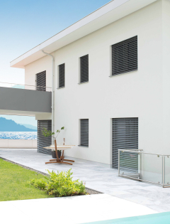 Klick-Raffsystem_KRA90-PS_Softführungsschiene_Unterputzschacht_Privat_aussen_hoch_88_retuche Klick-Raffsystem_KRA90-PS_Softführungsschiene_Unterputzschacht_Privat_aussen_hoch_88_retuche