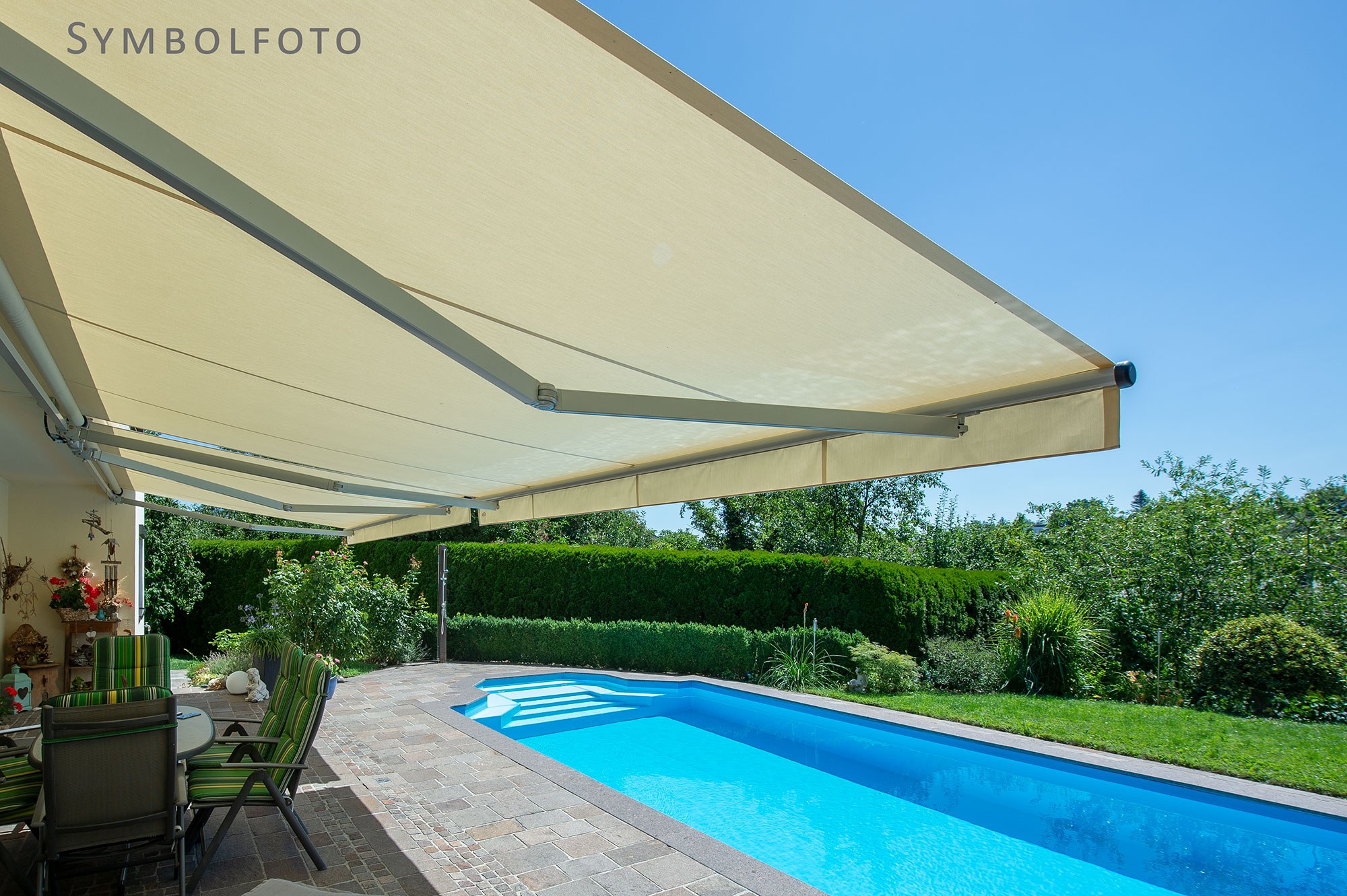 Symbolfoto Ansicht Markise ausgefahren, LIDO