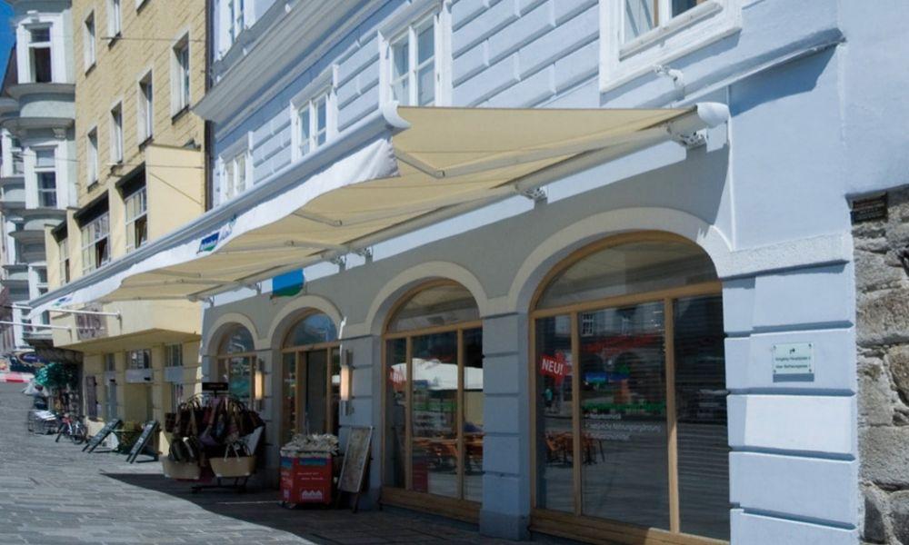 Reformhaus Martin - denkmalgeschütztes Gebäude mit VALETTA Markise