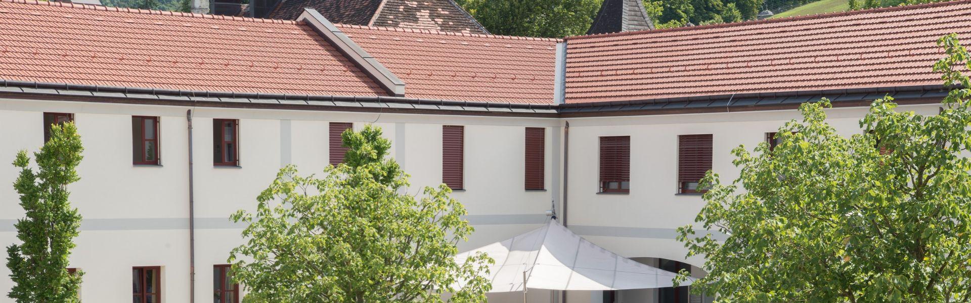Stift Heiligenkreuz mit VALETTA Rollläden