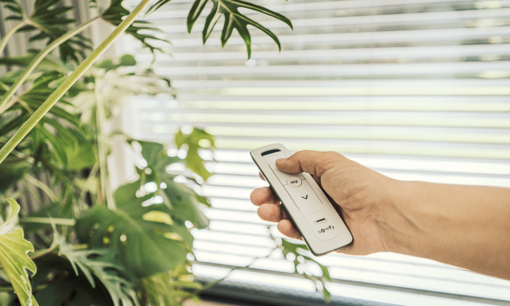 Funkhandsender Somfy zur Steuerung von Raffstore