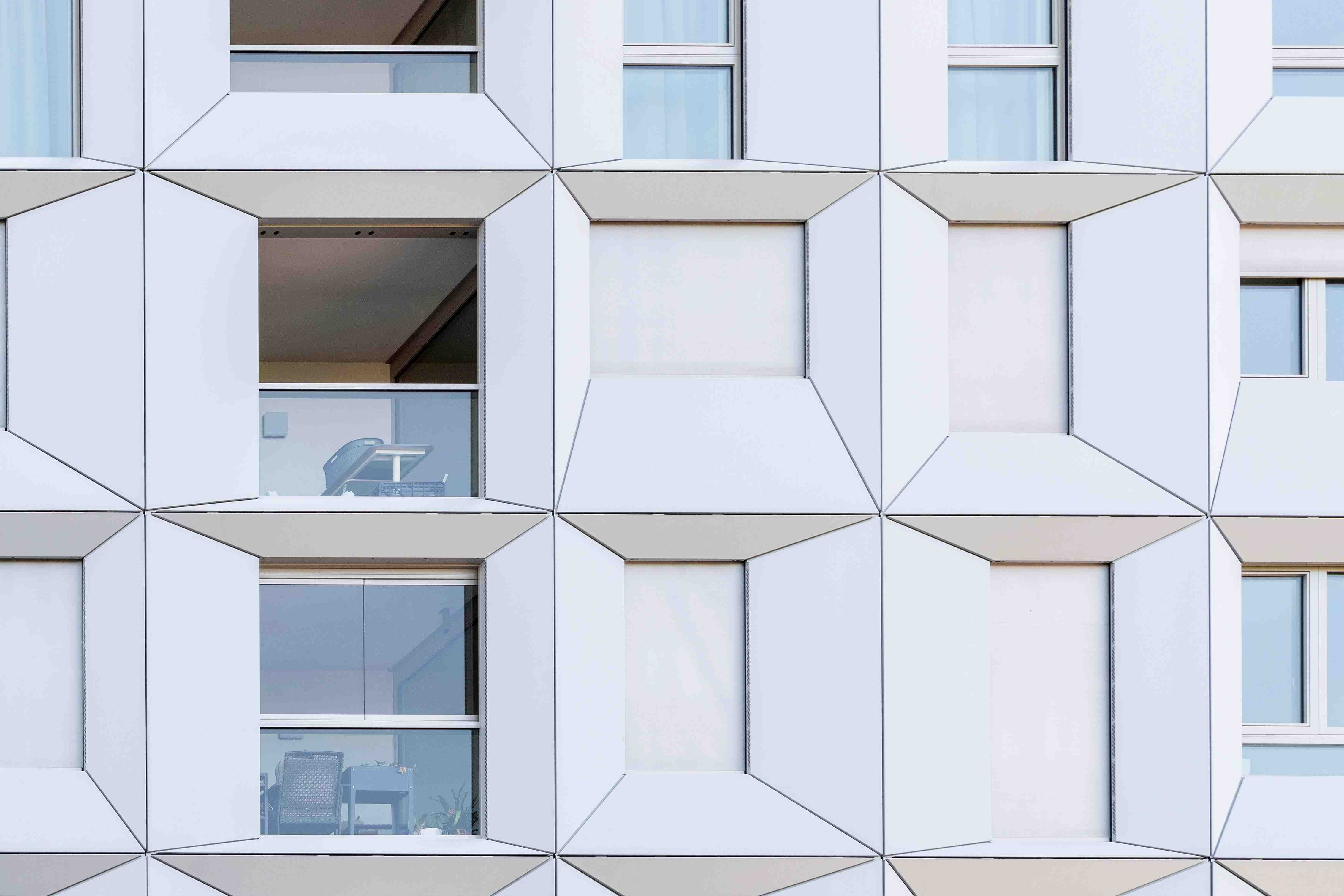 Twenty Two Tower in Wien mit VALETTA ZIP-SOLIDSCREEN Beschattung