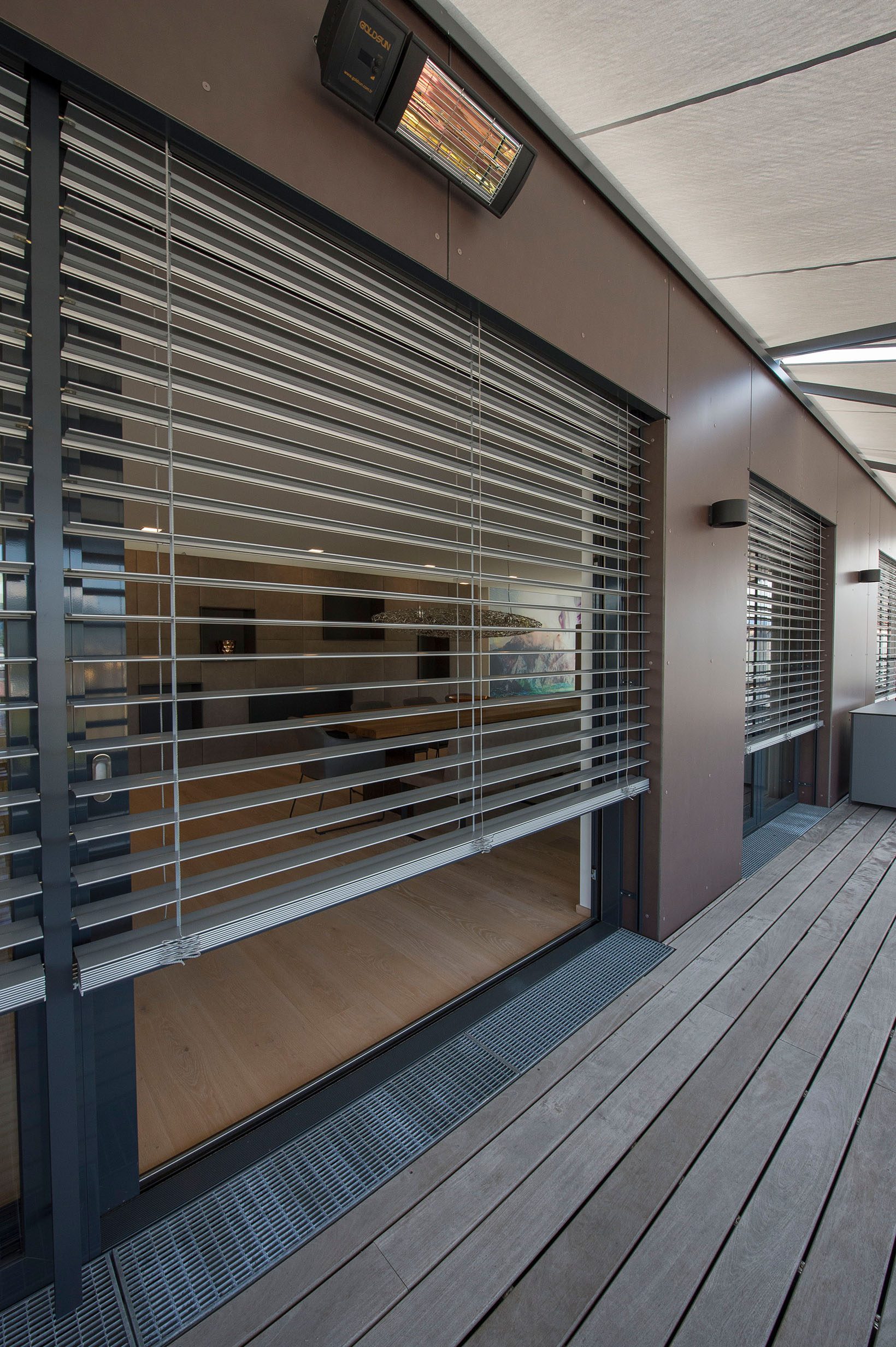 Penthouse mit Verbund-Raffstore Z90-Lamelle