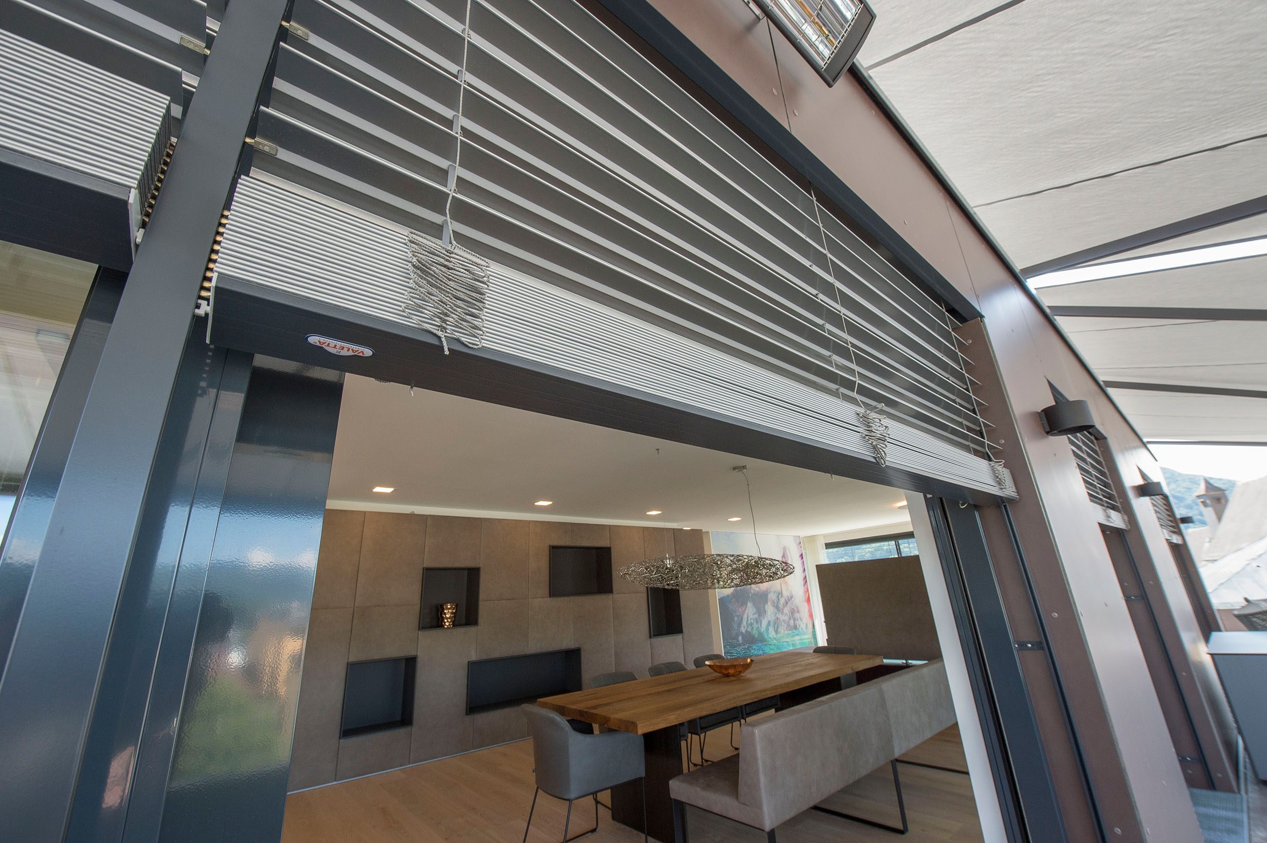 Penthouse mit Verbund-Raffstore Z90-Lamelle