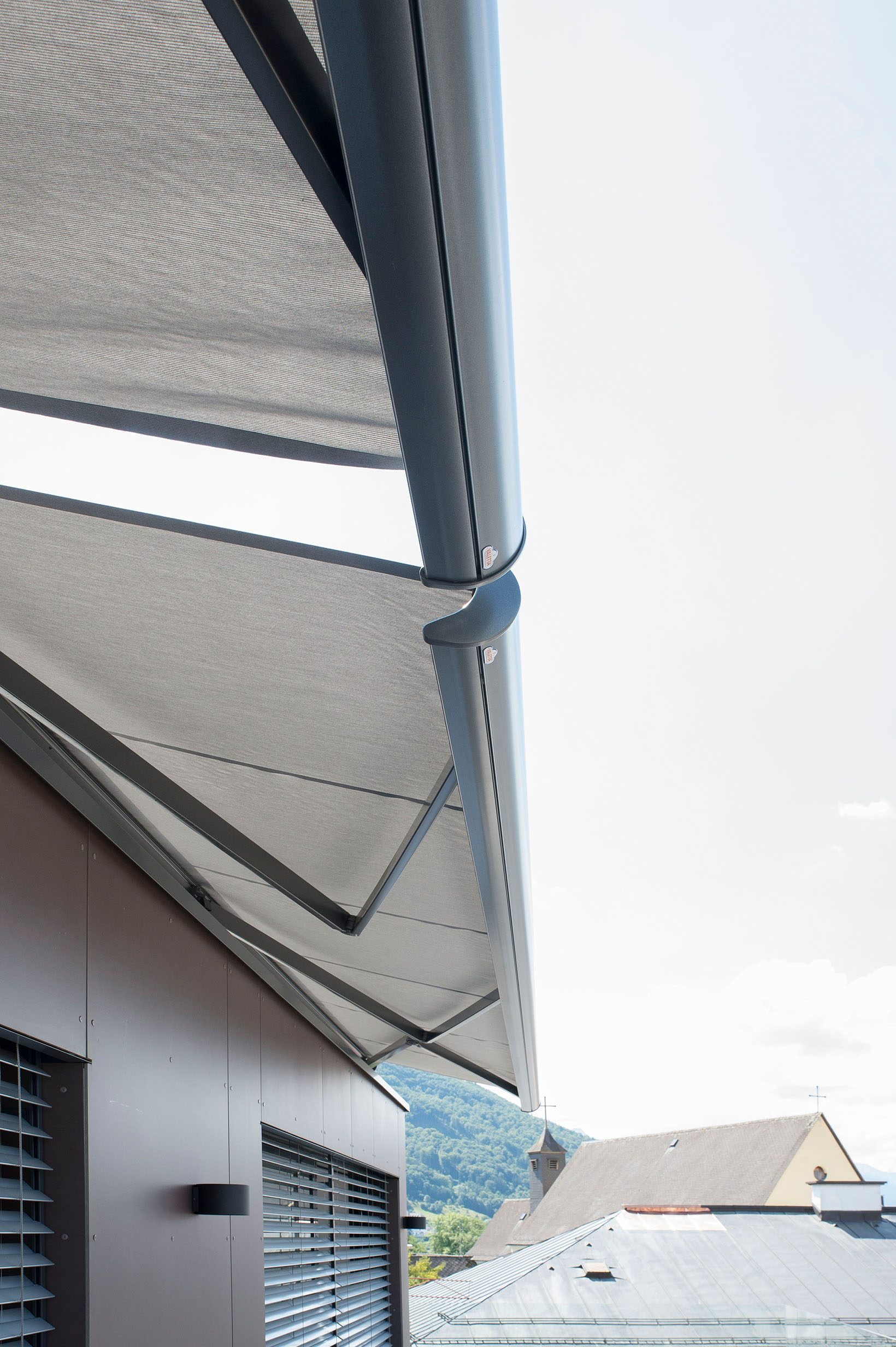 Penthouse mit Verbund-Raffstore Z90-Lamelle und PALMA Kassettenmarkise