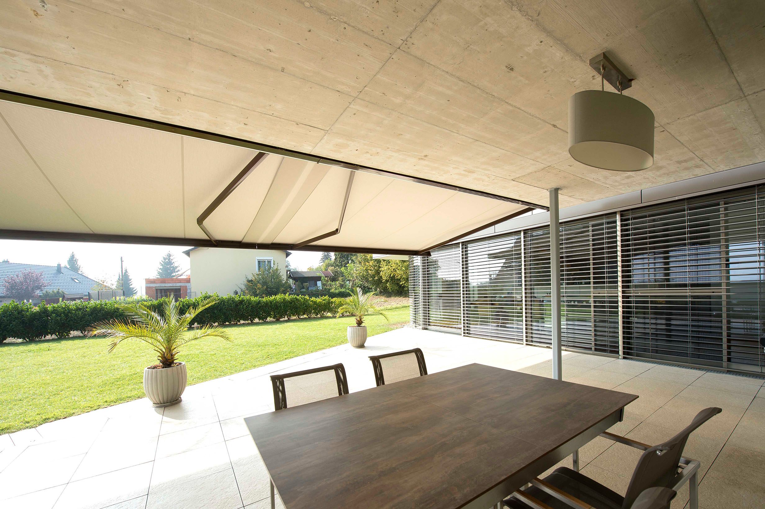 Einfamilienhaus mit LUNA Kassettenmarkise