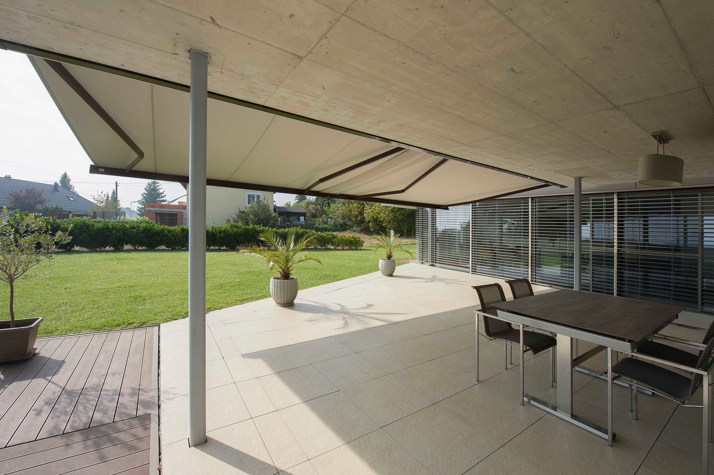 Einfamilienhaus mit LUNA Kassettenmarkise