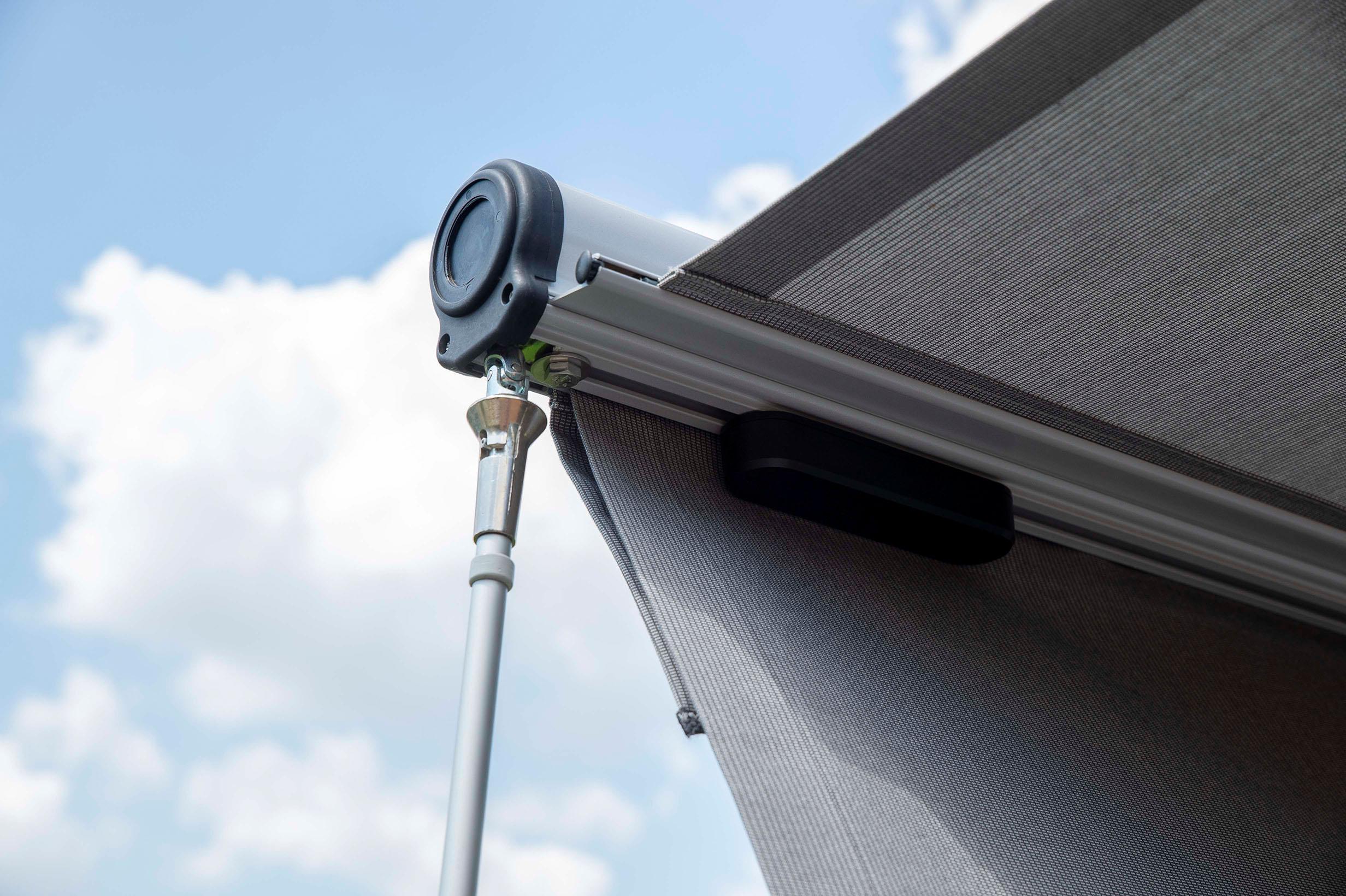 Einfamilienhaus mit CLASSIC Tragrohrmarkise und Vertima