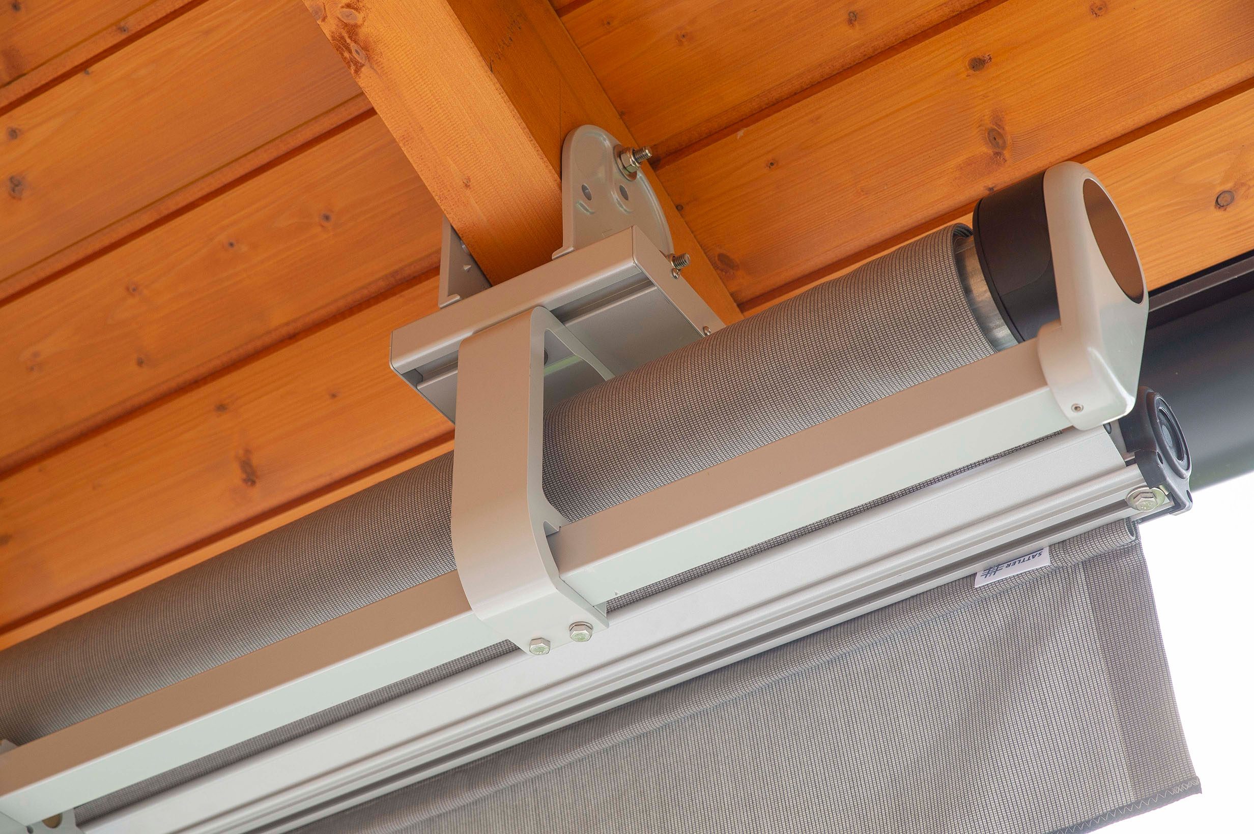 Einfamilienhaus mit CLASSIC Tragrohrmarkise und Vertima