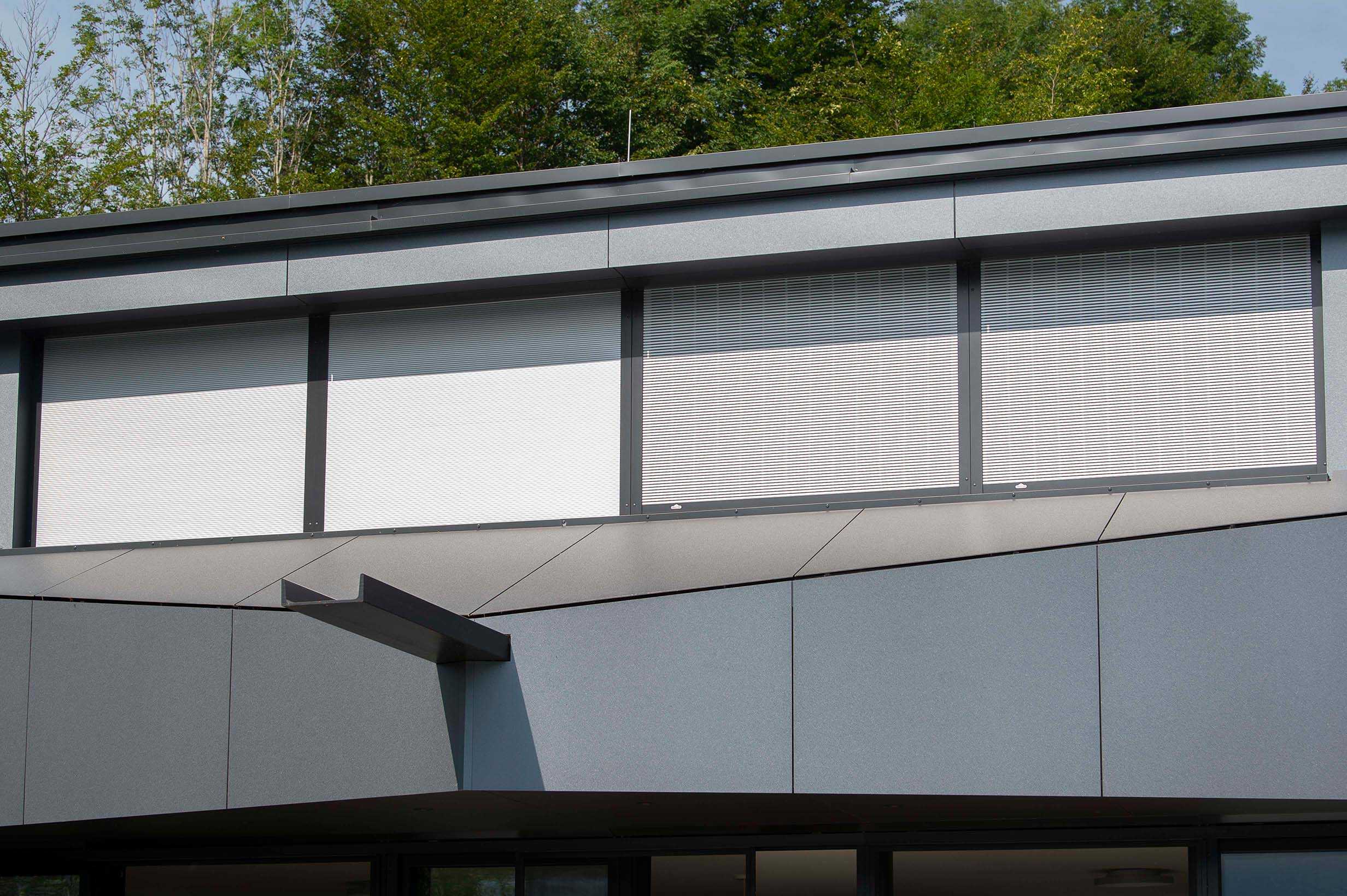 Einfamilienhaus mit Tageslicht-Rollladen und Insektenschutz-Schieberahmen