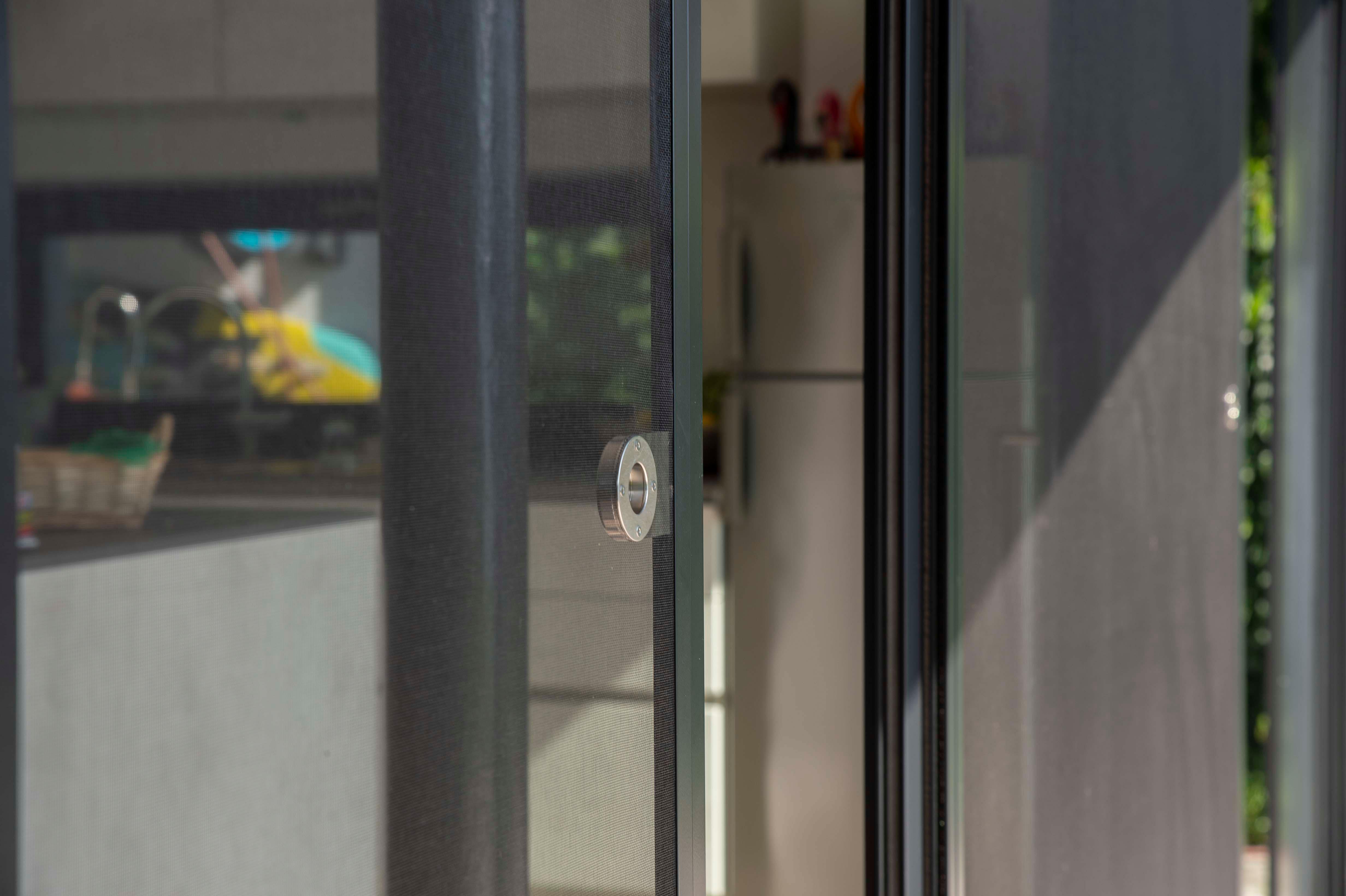 Einfamilienhaus mit Insektenschutz-Schieberahmen