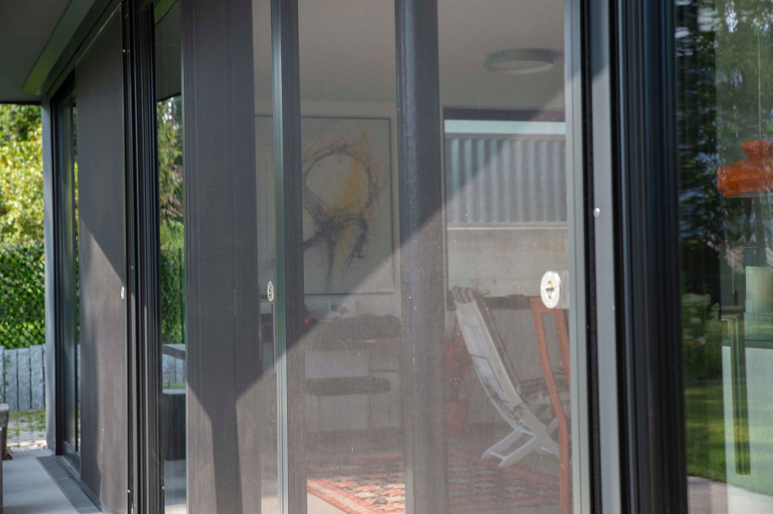 Einfamilienhaus mit Insektenschutz-Schieberahmen