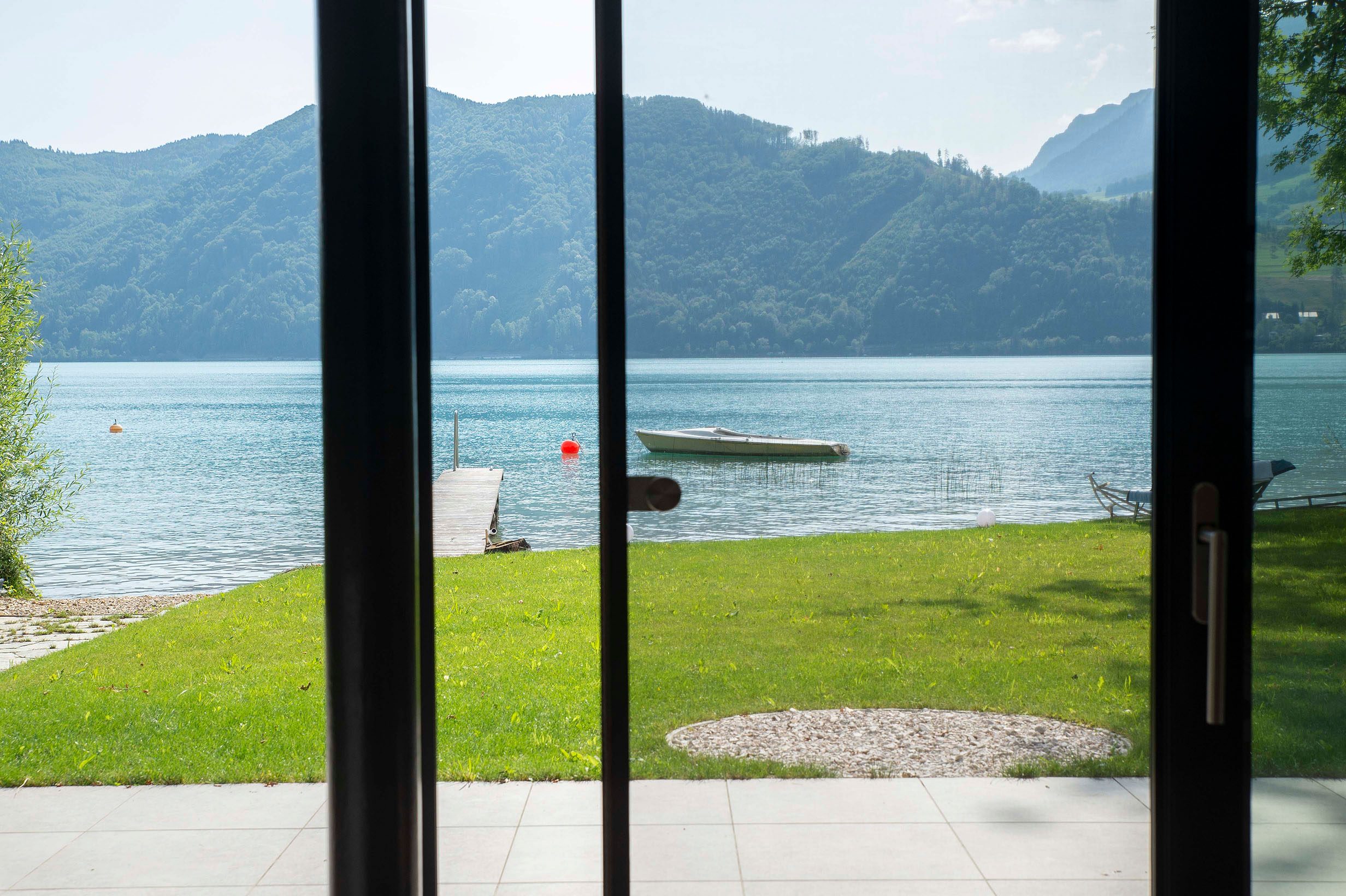 Einfamilienhaus mit Insektenschutz-Schieberahmen