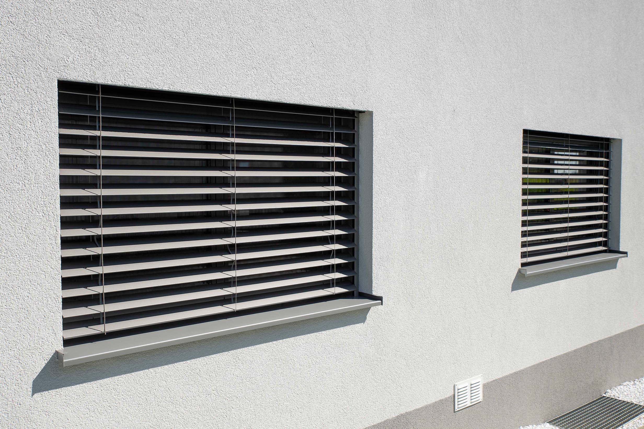 Einfamilienhaus mir Sturzkasten und Raffstore