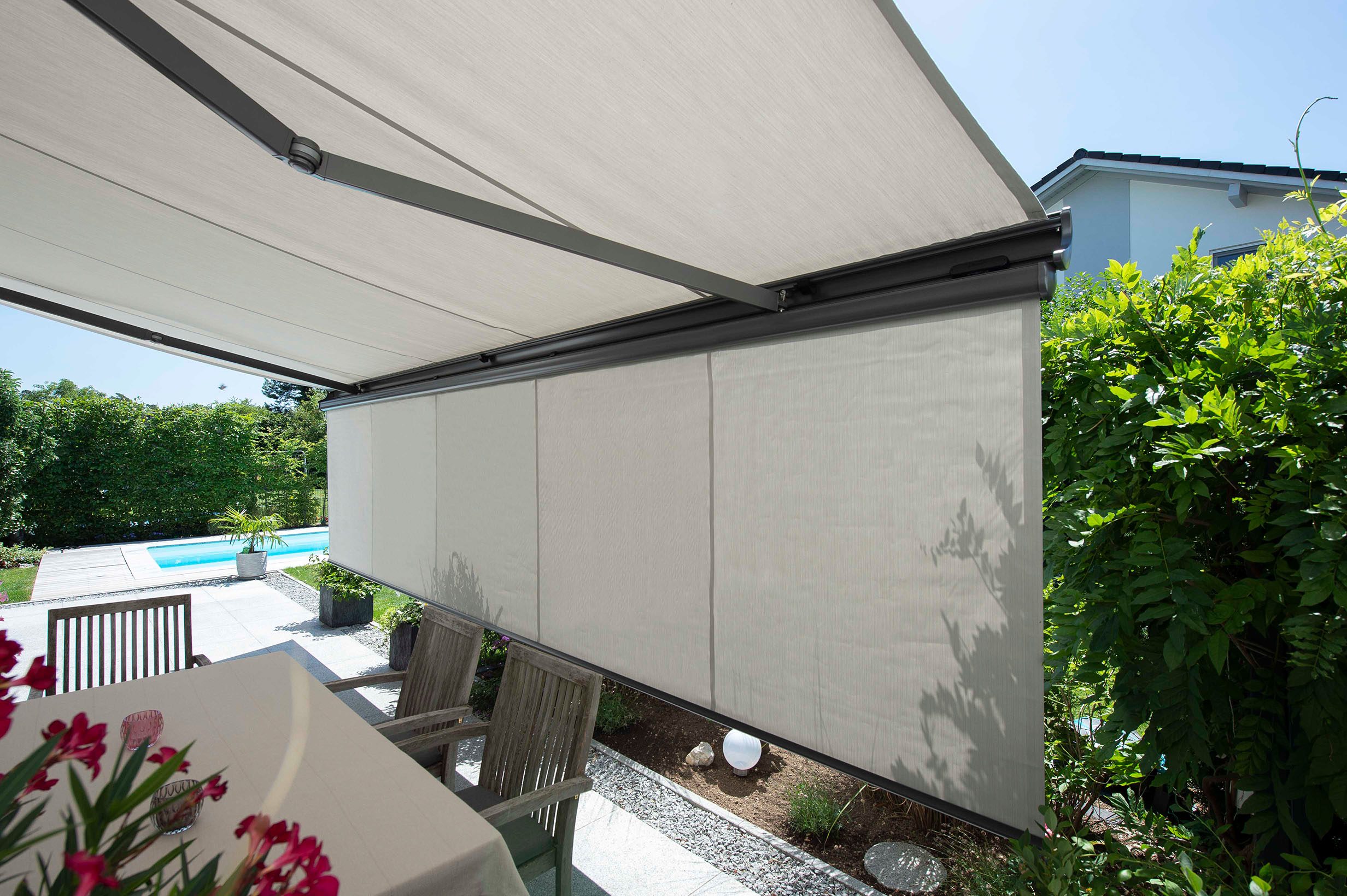 Einfamilienhaus mit Kassettenmarkise und Vertima