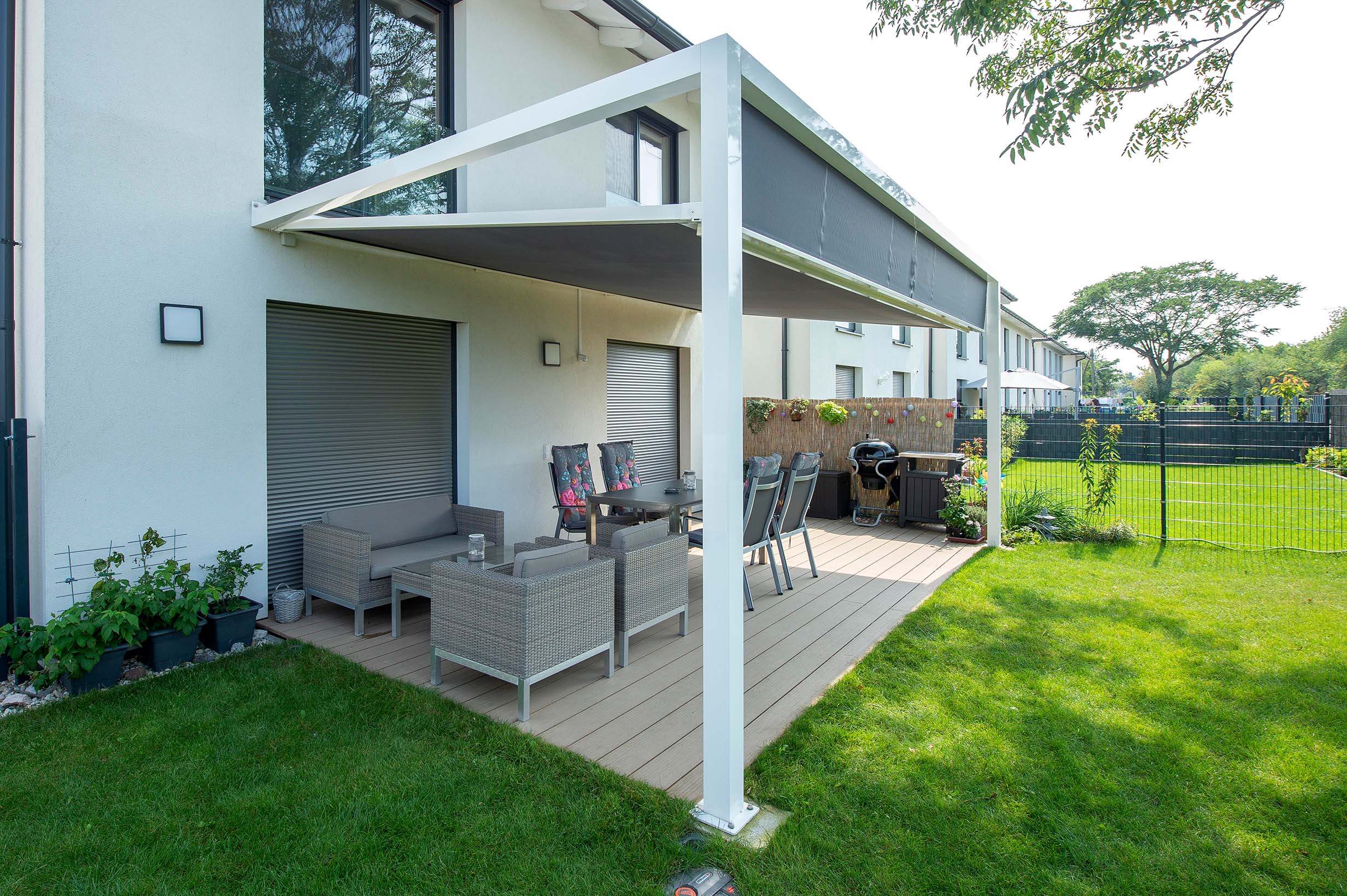 Einfamilienhaus mit ZIP-Beschattung und Unterputz-Rollladen