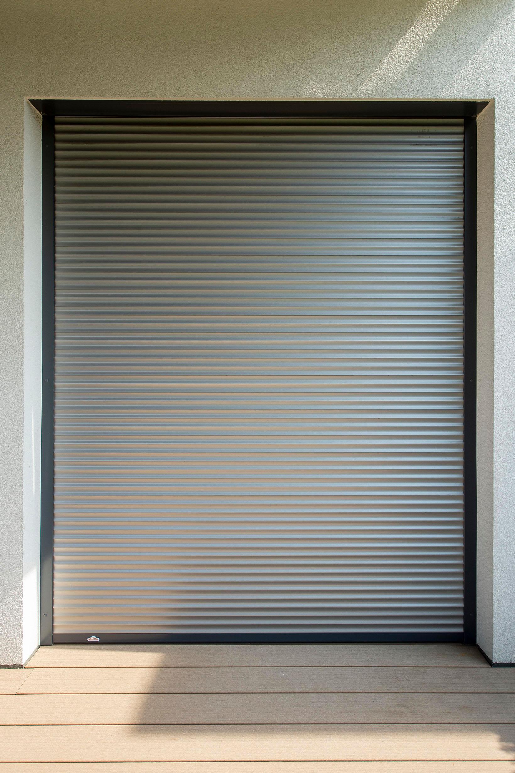 Einfamilienhaus mit Unterputz-Rollladen