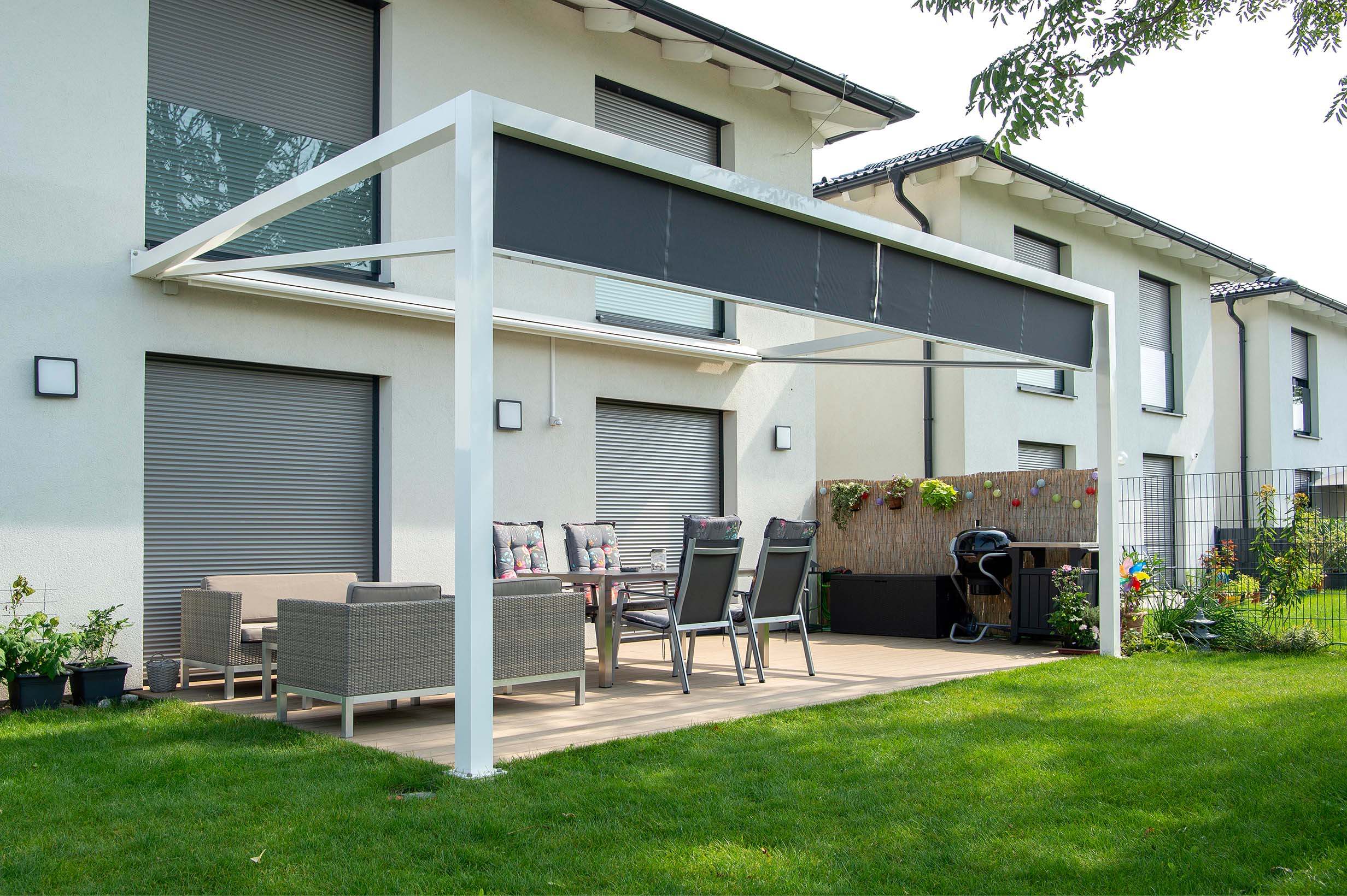 Einfamilienhaus mit ZIP-Beschattung, Unterputz-Rollladen und Insektenschutzplissee