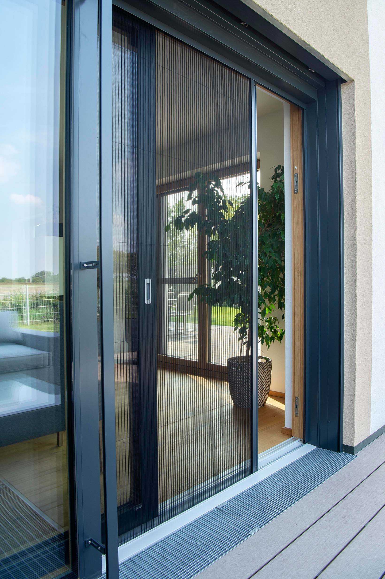 Einfamilienhaus mit Insektenschutzplissee