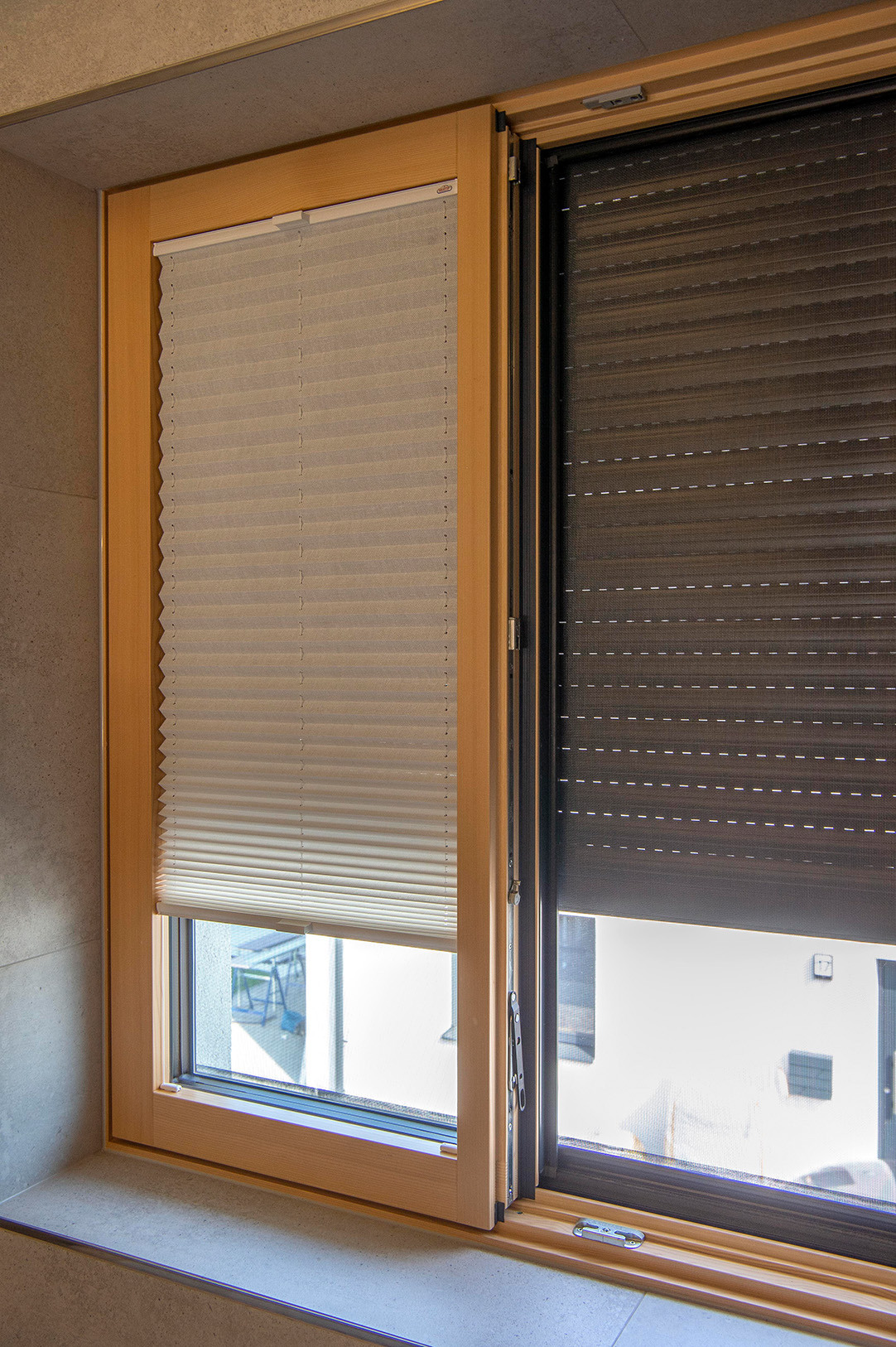 Einfamilienhaus mit Unterputz Rollladen, Insektenschutz und Plissee