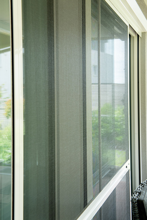 Einfamilienhaus mit Insektenschutz Schieberahmen