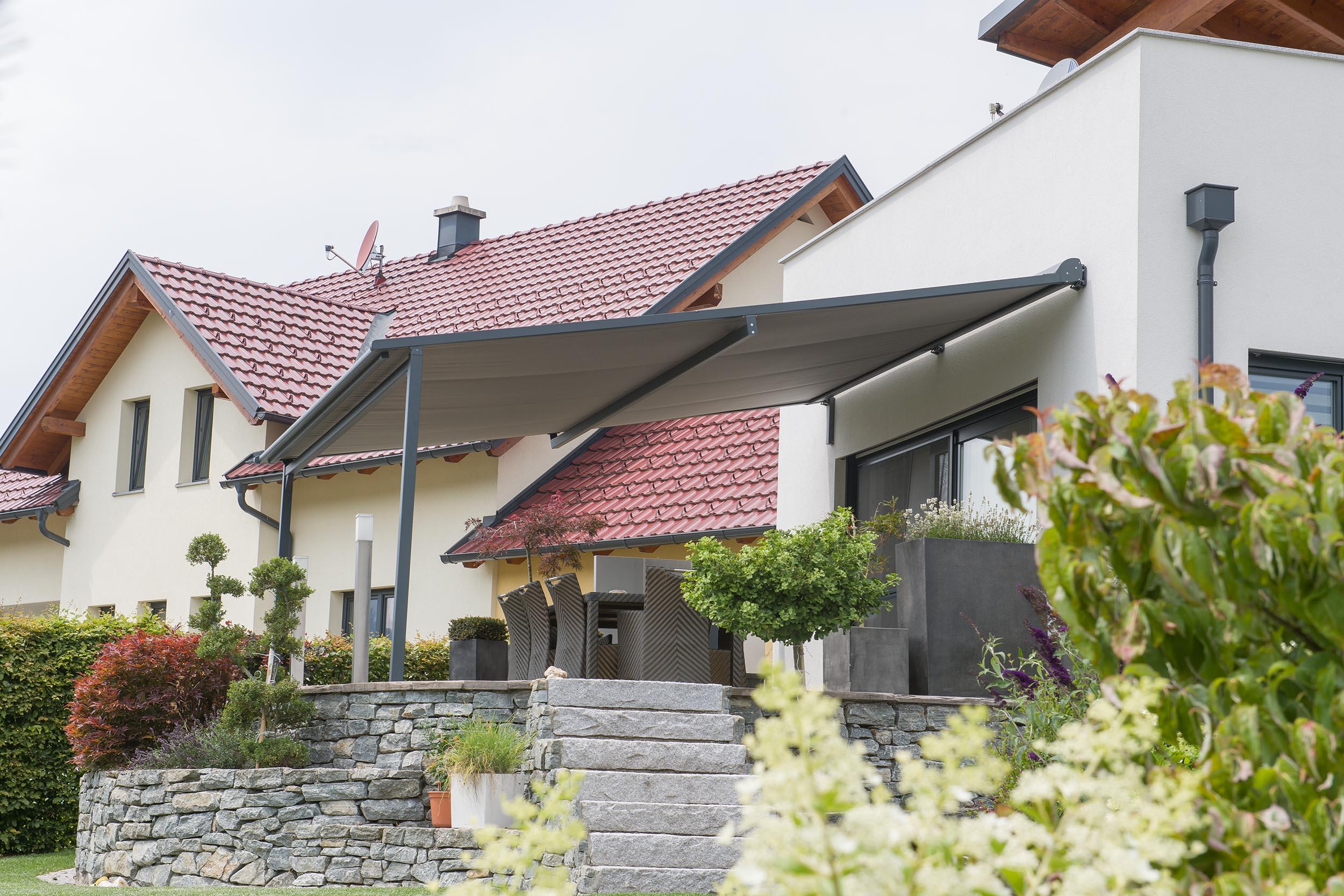 Einfamilienhaus mit Pergolamarkise