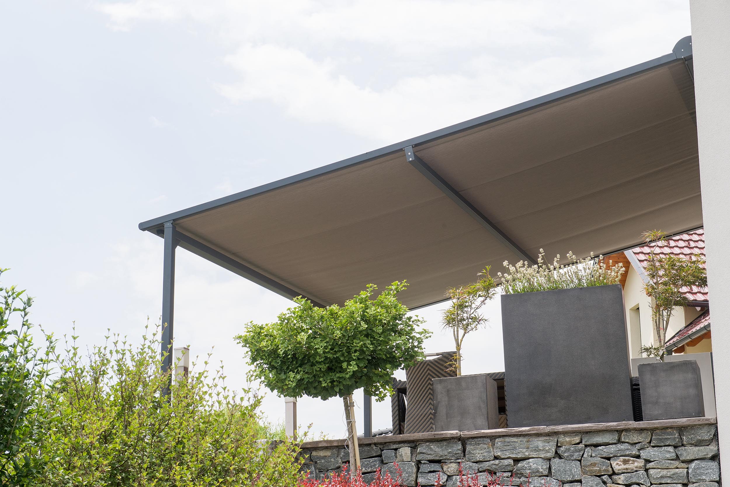 Einfamilienhaus mit Pergolamarkise