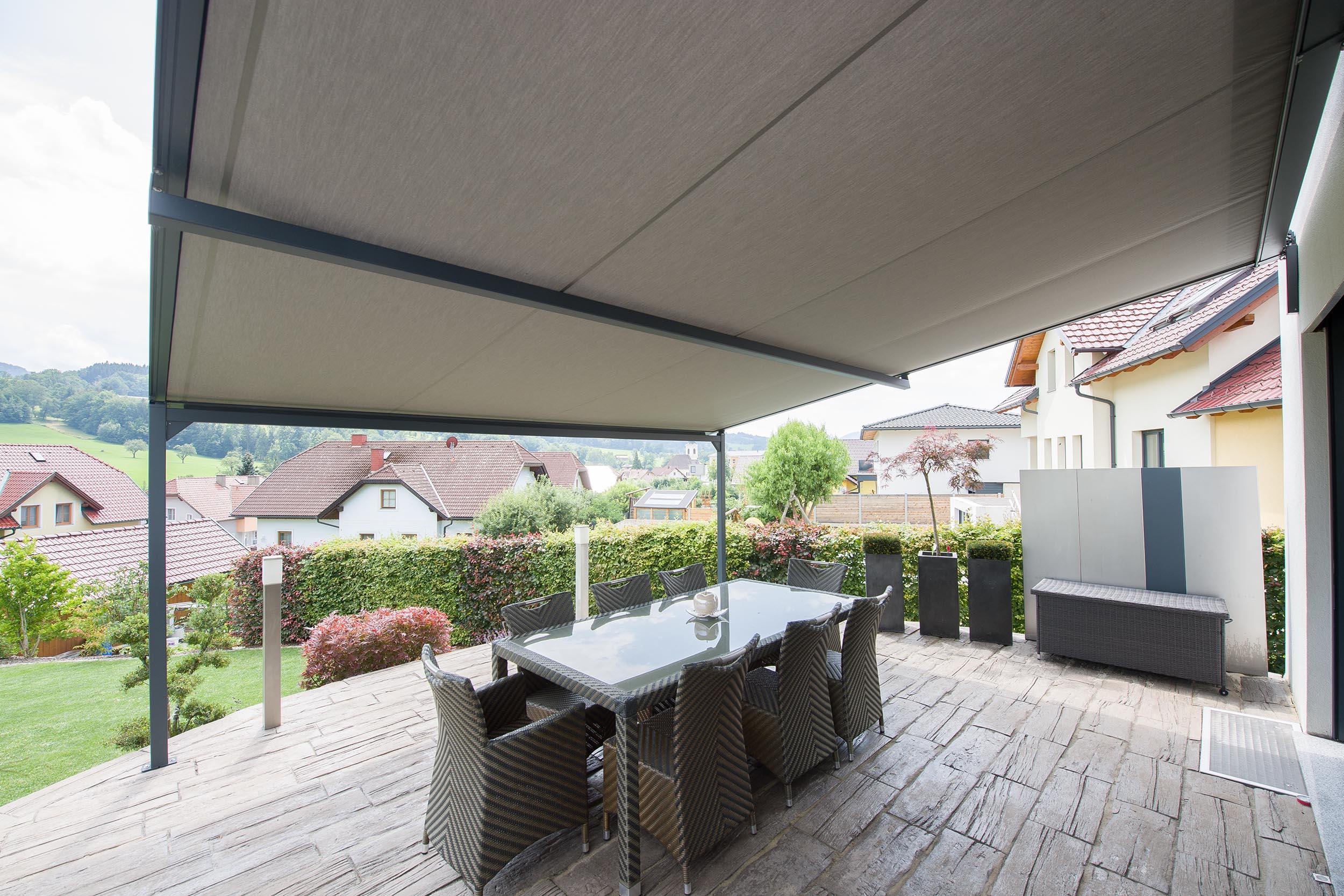 Einfamilienhaus mit Pergolamarkise