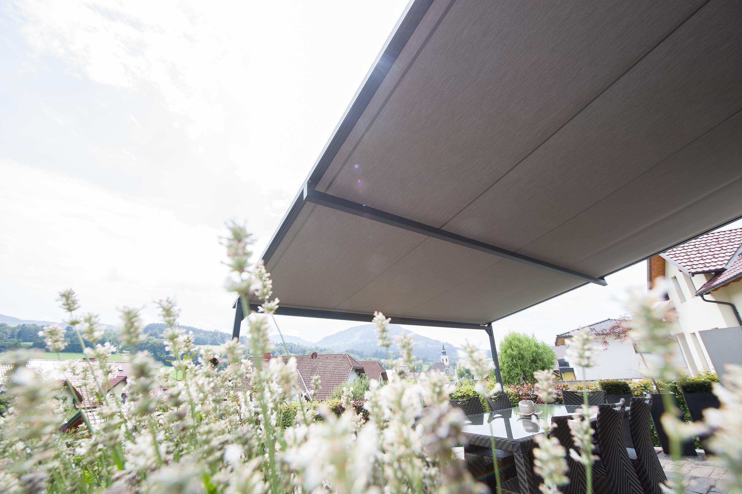 Einfamilienhaus mit Pergolamarkise