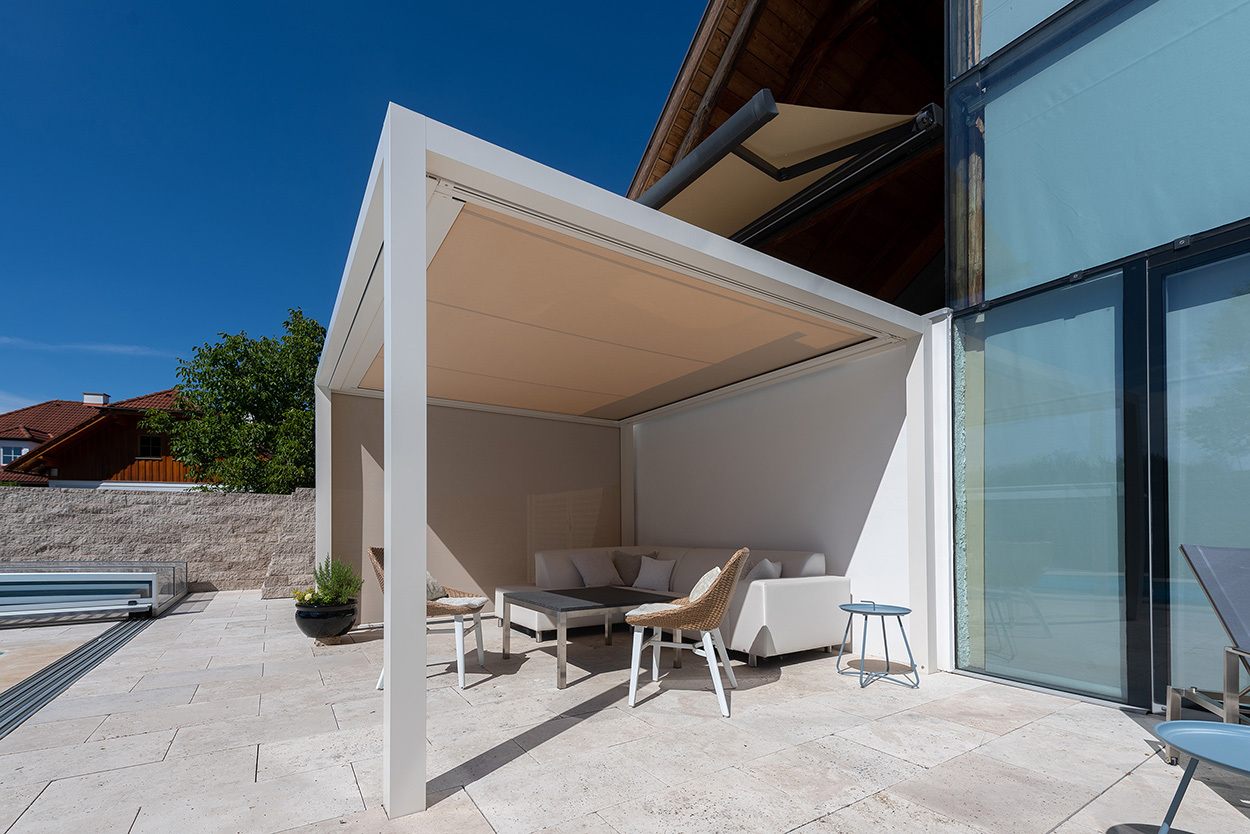Einfamilienhaus mit ZIP-Beschattung und LUNA Kassettenmarkise