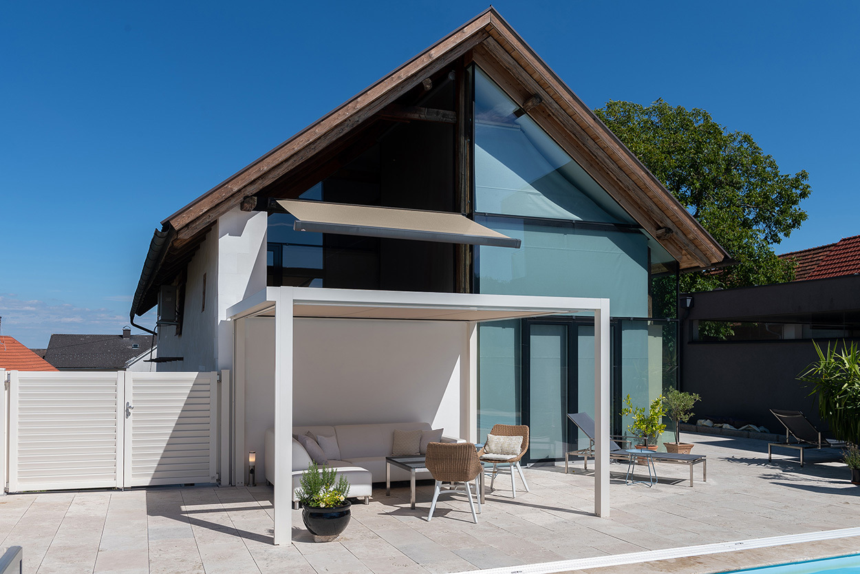 Einfamilienhaus mit ZIP-Beschattung und LUNA Kassettenmarkise