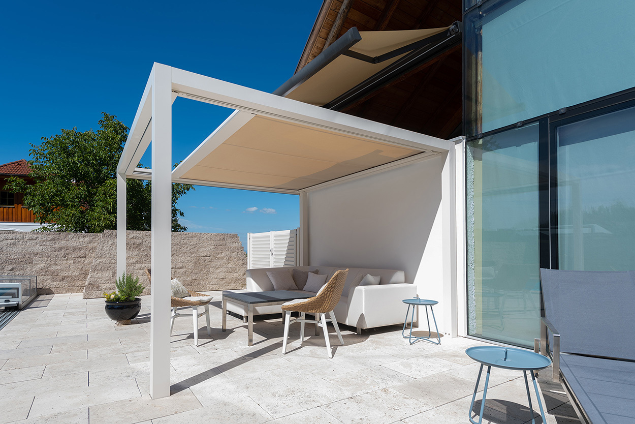 Einfamilienhaus mit ZIP-Beschattung und LUNA Kassettenmarkise