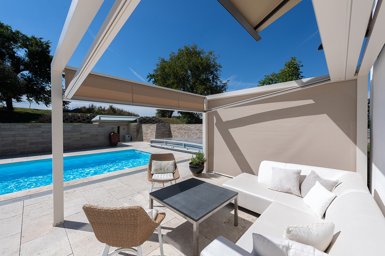 Einfamilienhaus mit ZIP-Beschattung und LUNA Kassettenmarkise