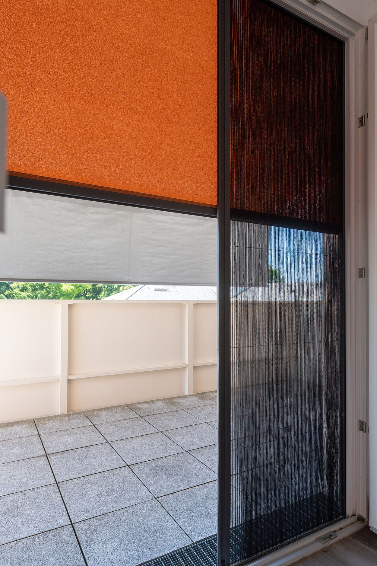 Einfamilienhaus mit ZIP-Fenstermarkise und Insektenschutzplissee