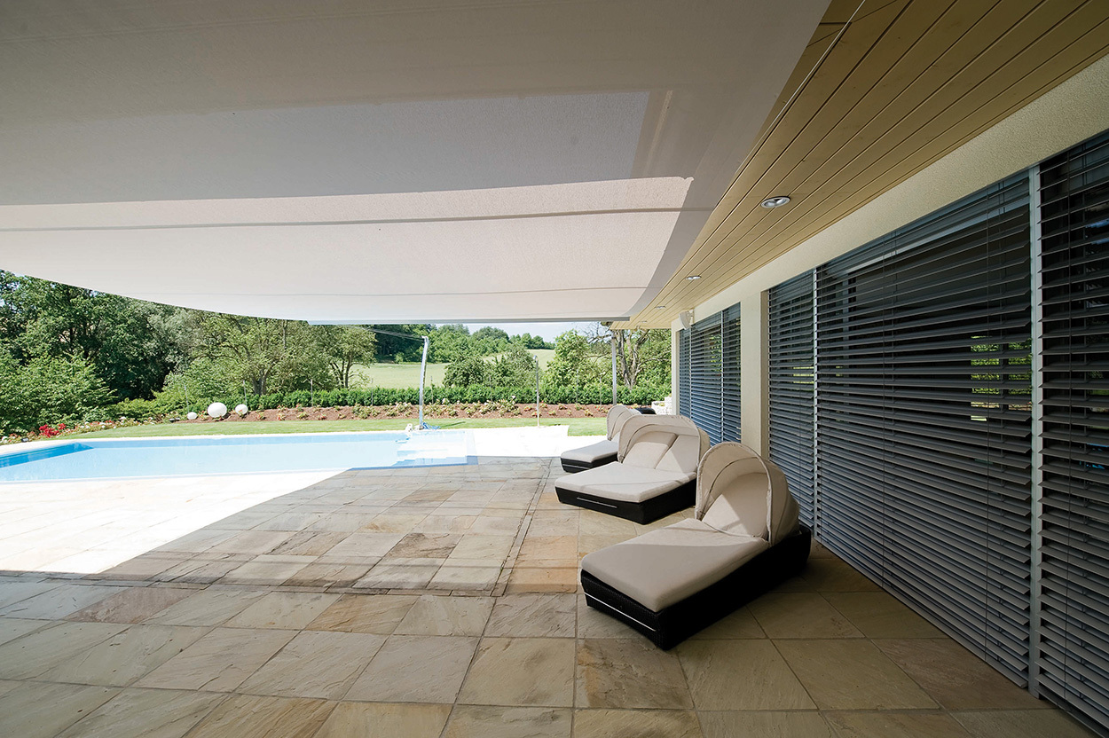 Einfamilienhaus mit Beschattung und Verbund Raffstore