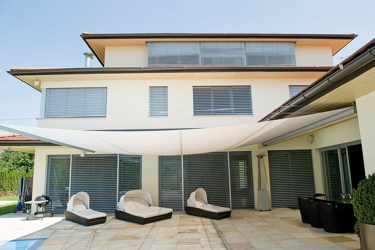 Einfamilienhaus mit Beschattung und Verbund Raffstore