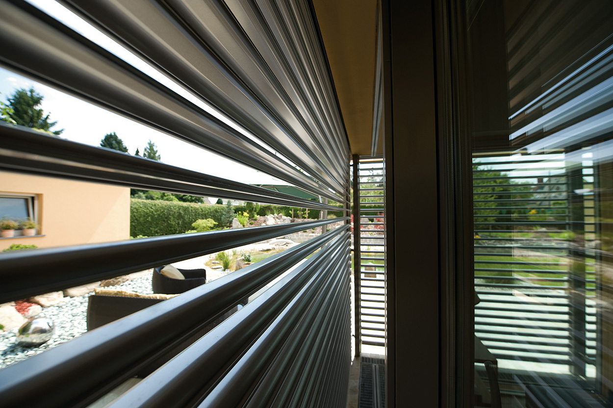 Einfamilienhaus, Ganzmetall Raffstore mit S-Lamelle