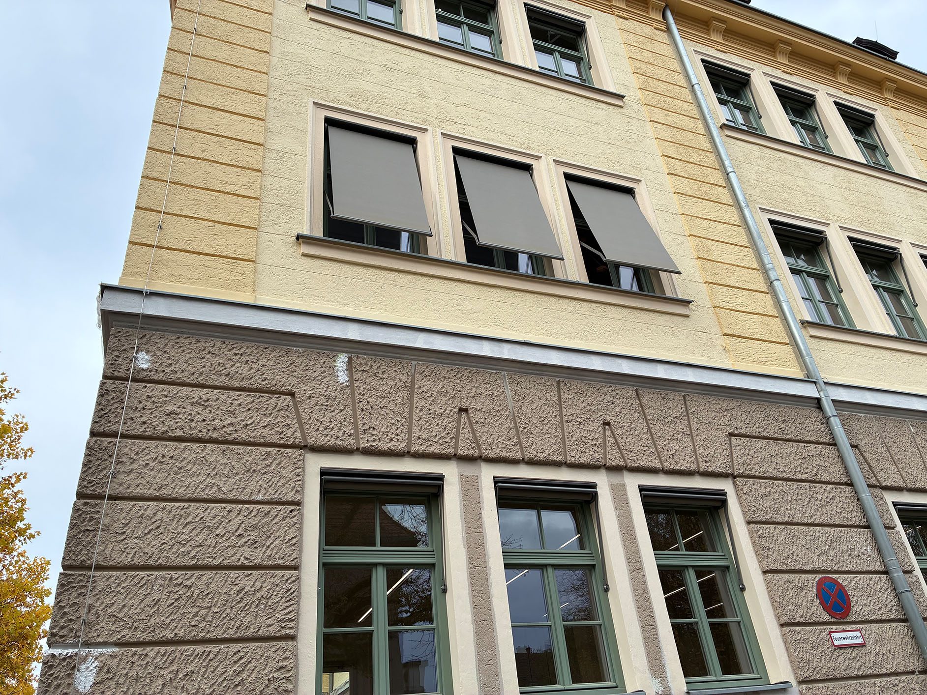 Bildungsstätte mit Markisolette