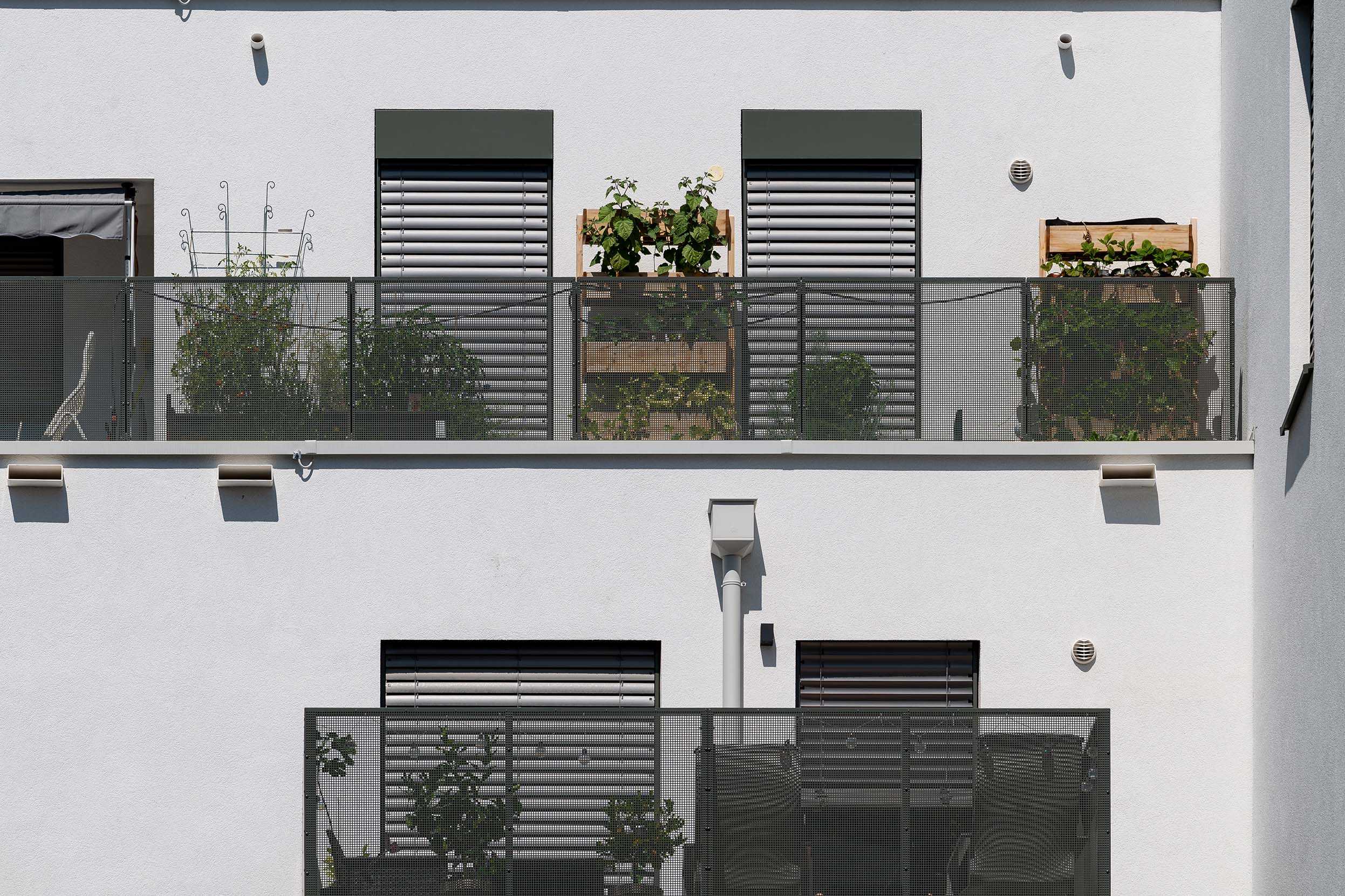 Wohngebäude mit Raffstore - Außenjalousien