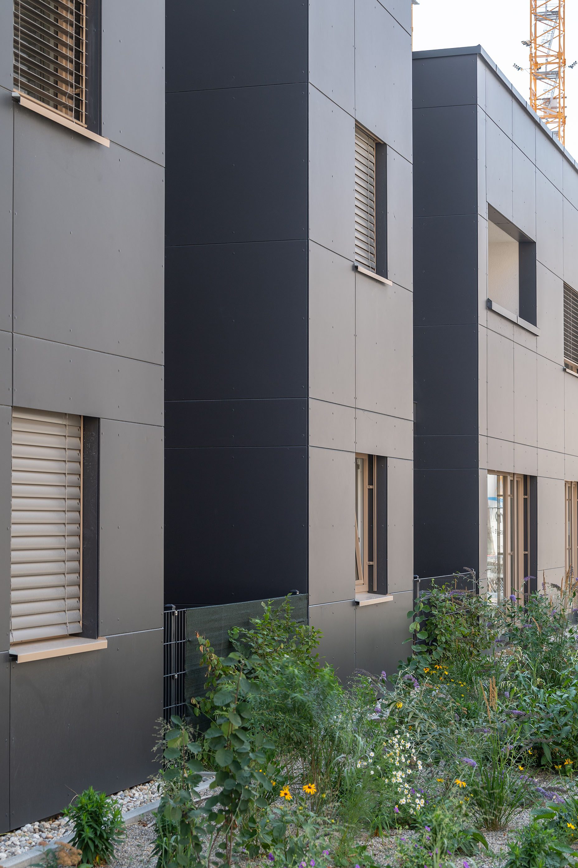 Wohngebäude mit Raffstore - Außenjalousien