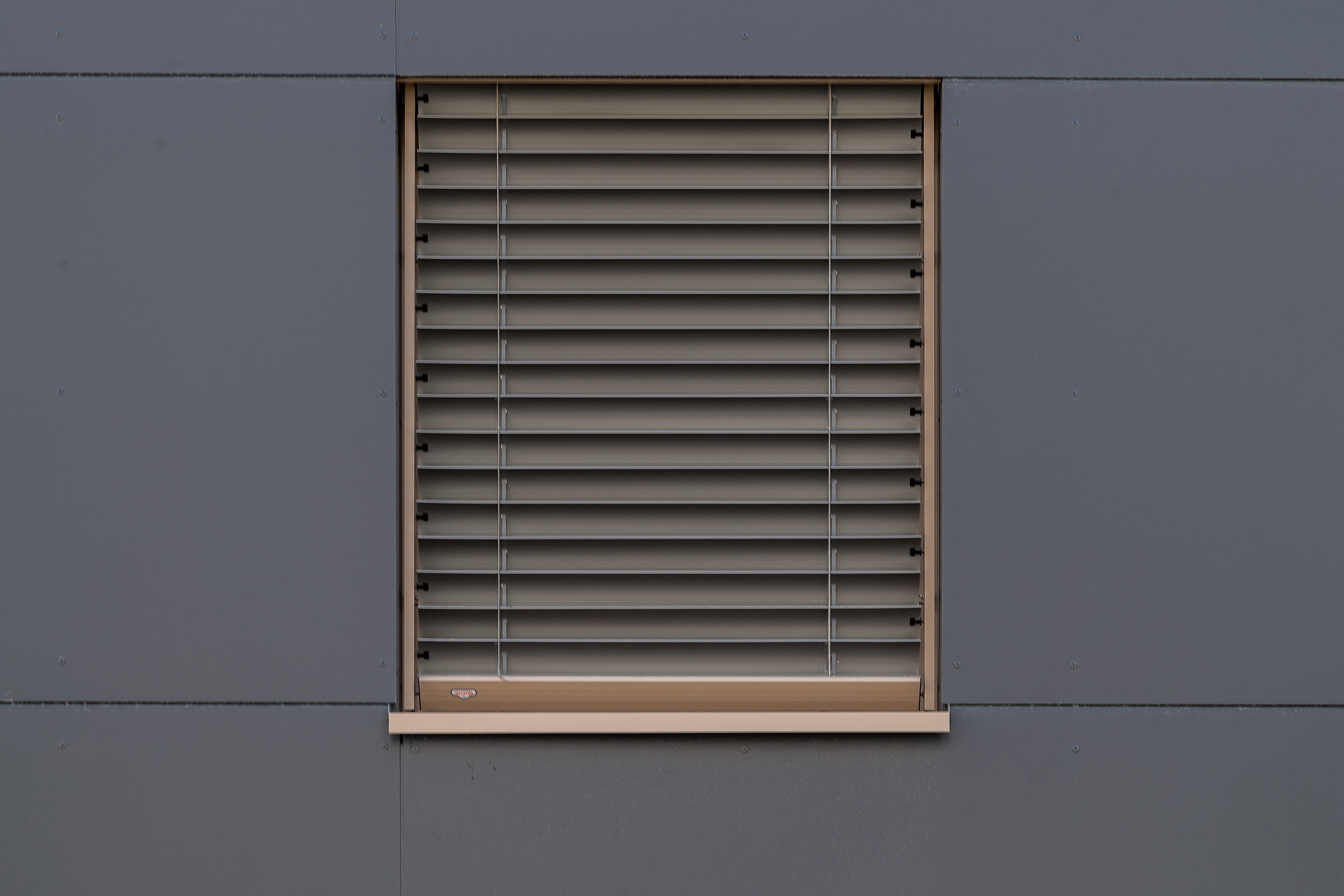 Wohngebäude mit Raffstore - Außenjalousien