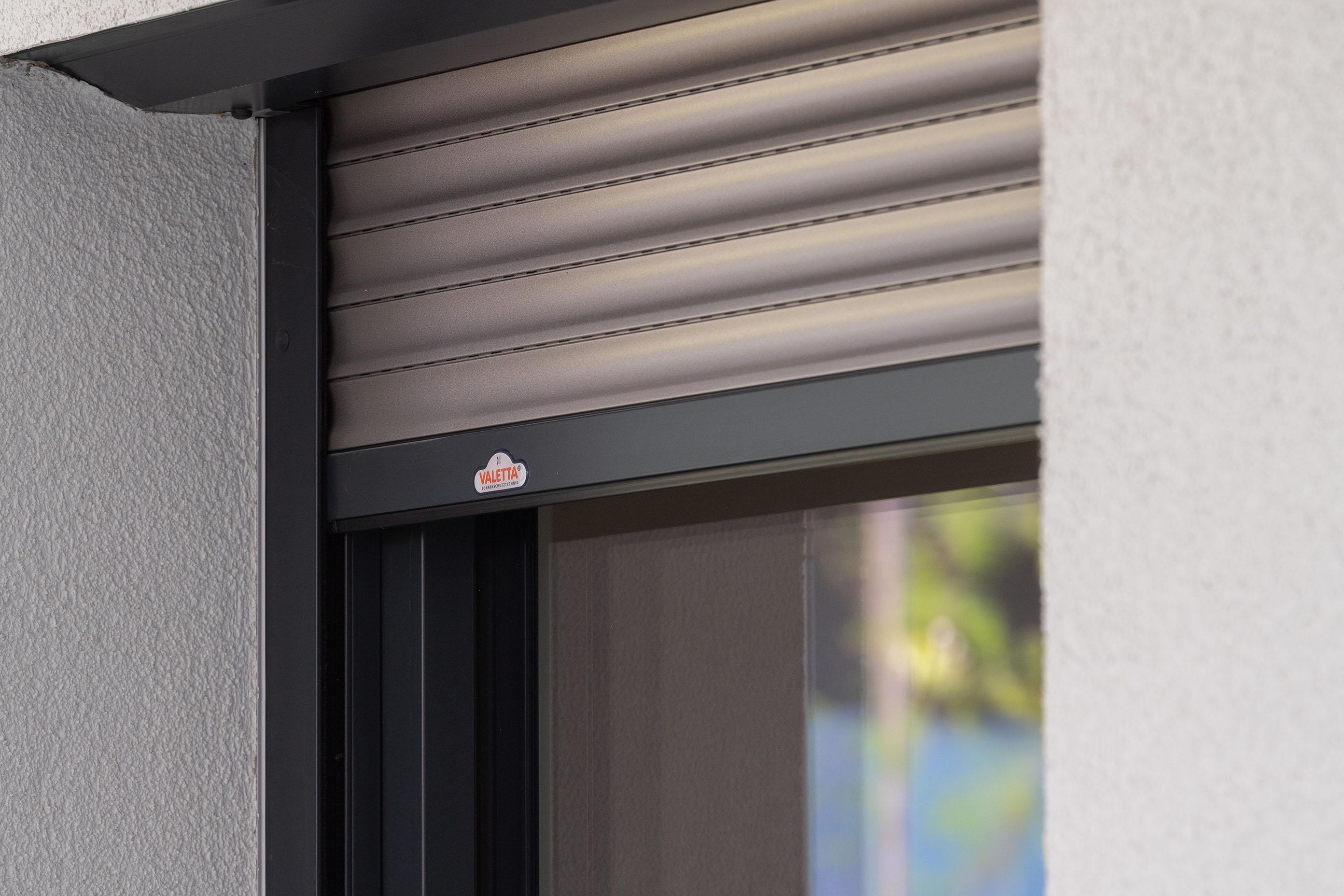 Wohnanlage mit Unterputz Rollladen