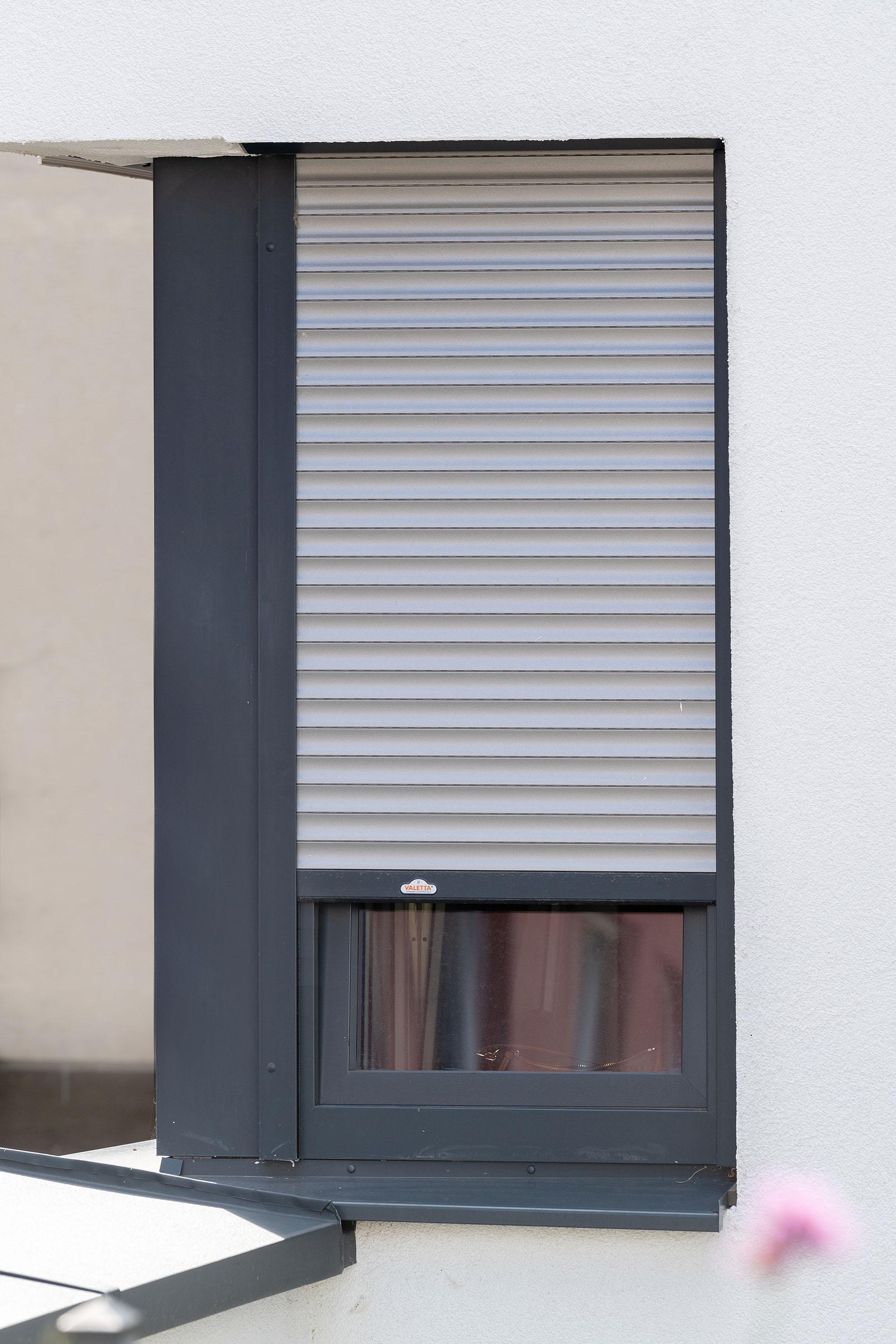 Wohnanlage mit Unterputz Rollladen