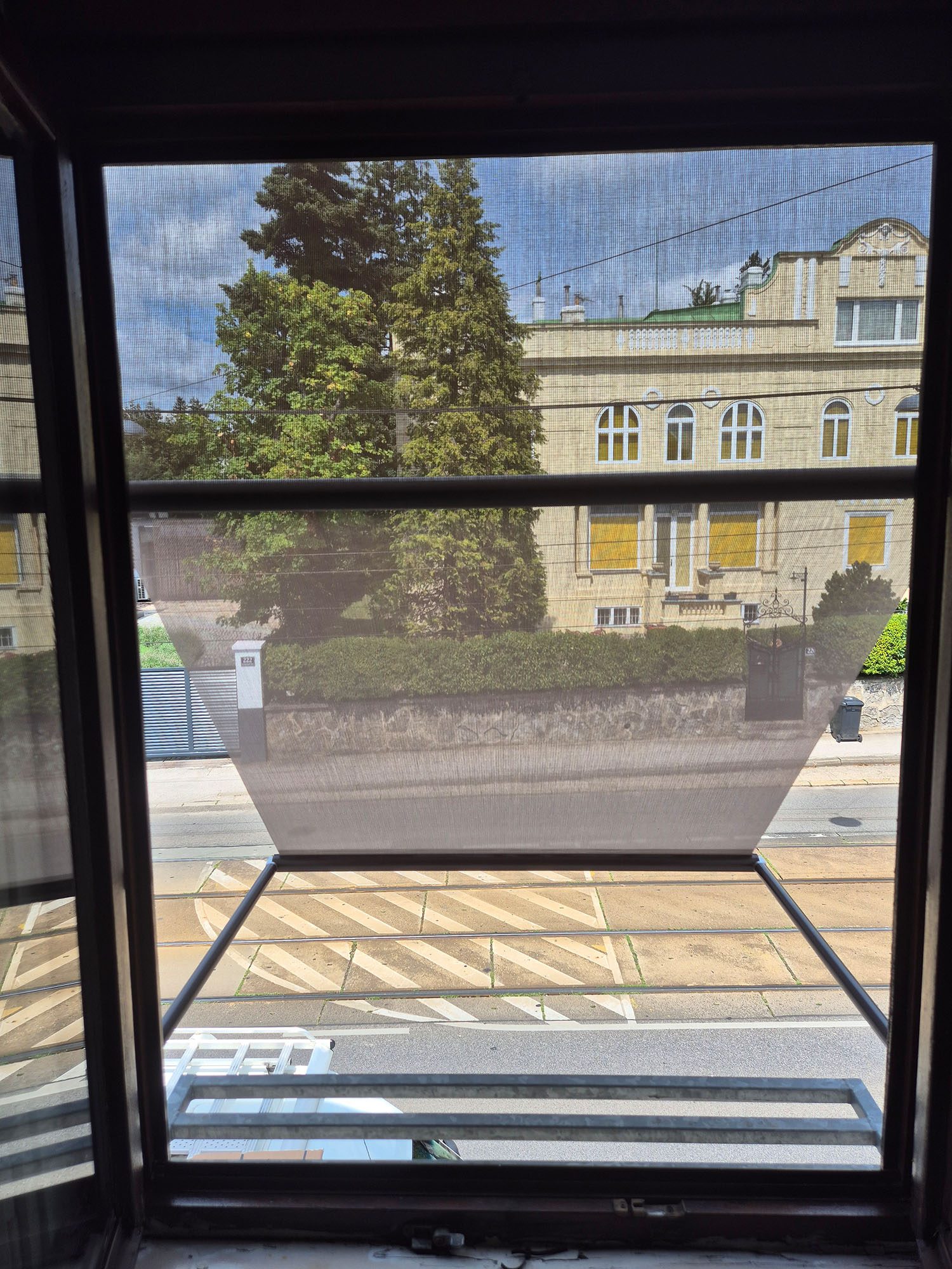 Wohngebäude mit Markisolette