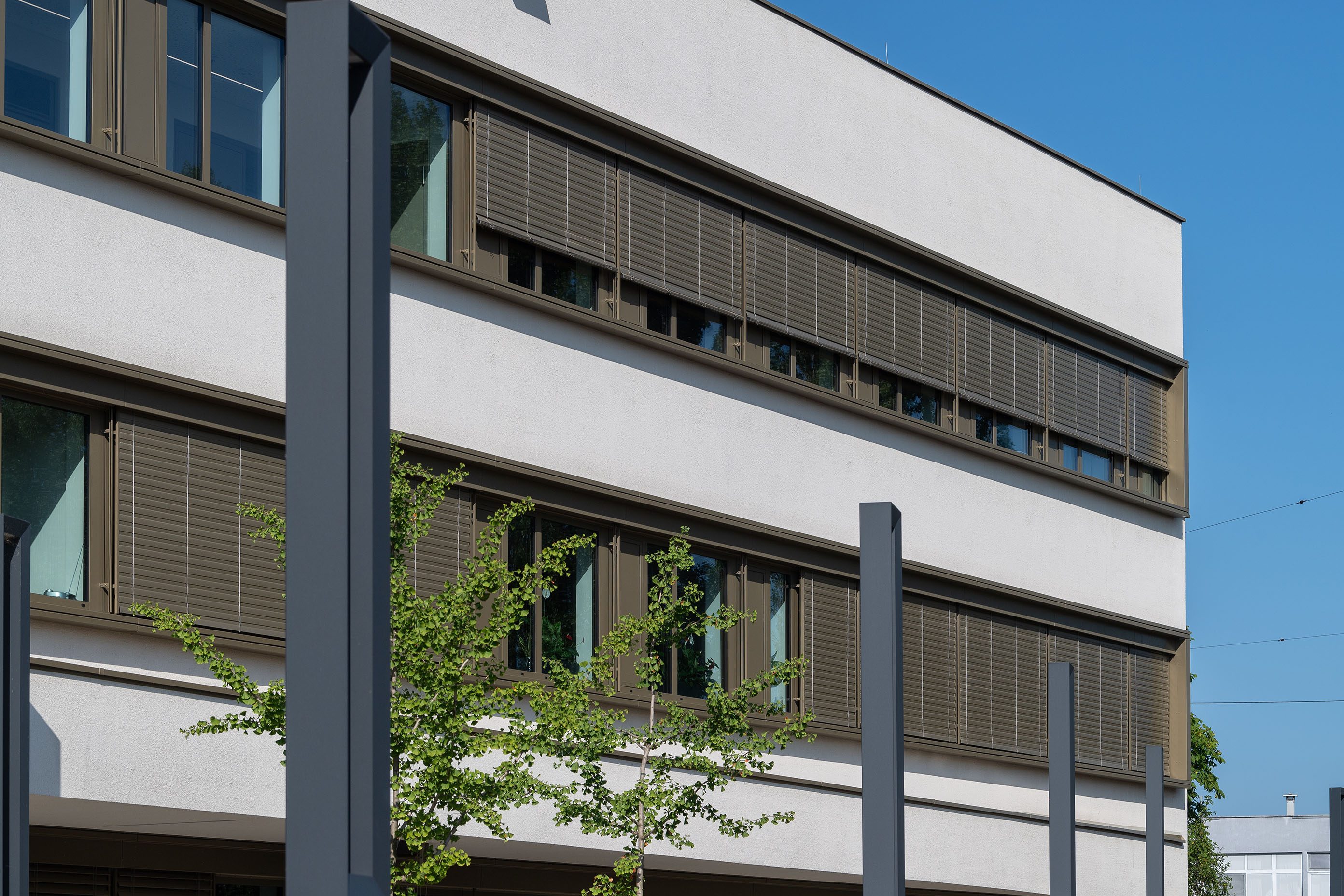 Bürogebäude mit Verbund Raffstore