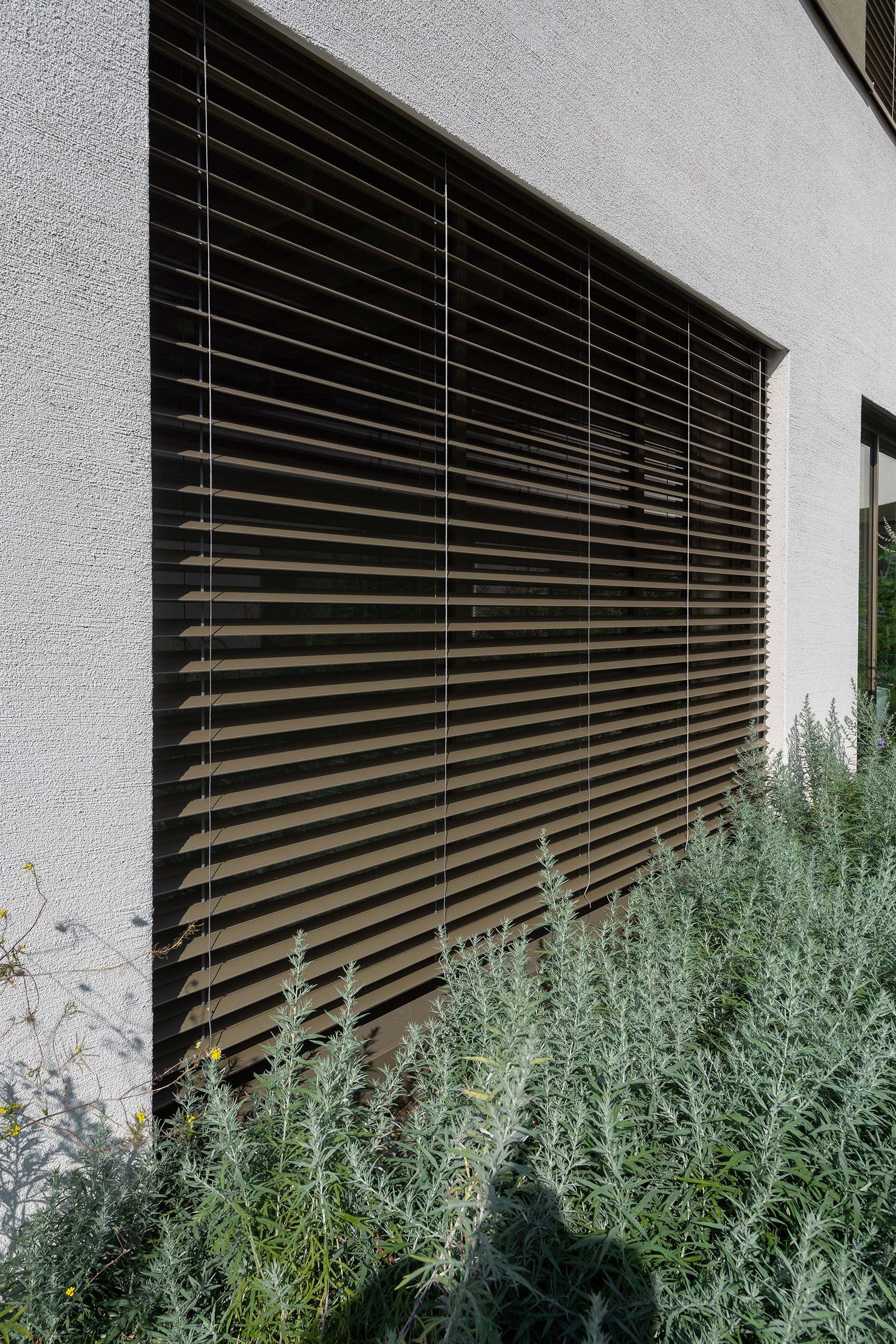 Bürogebäude mit Verbund Raffstore