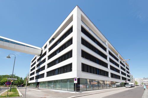 Oberbank Zentrale Linz_VALETTA Raffstore, Vertikaljalousie