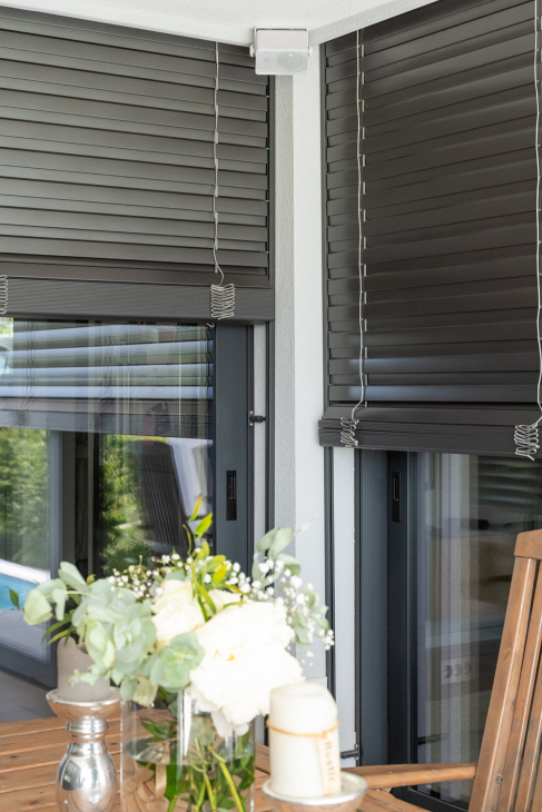 Einfamilienhaus, Raffstore RA90 Z-Lamelle geschlossen