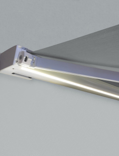 Die elegante LED-Schiene für die Markisen LUNA GRANDE und LUNA schafft auch abends eine stimmungsvolle Atmosphäre. Außerdem wirkt die Markise durch die LED Beleuchtung besonders edel. LUNA_Ihre Vorteile LED-Schiene Prospekt Terrasse