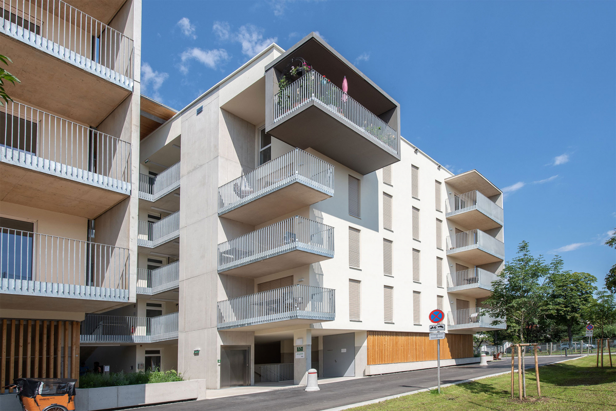 Wohnbau Vinzenzgasse, Graz, Außenjalousie, Balkon, hochwertiges Wohnen